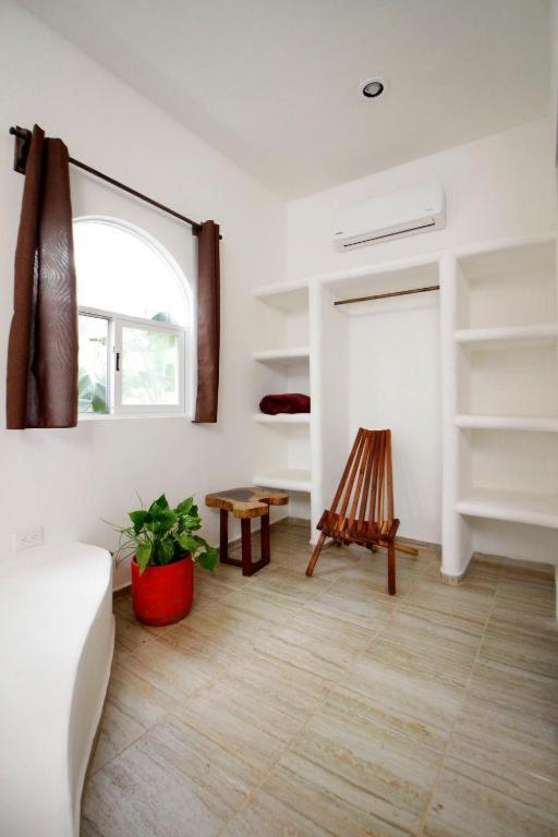 Three-Bedroom Villa - Photo 9