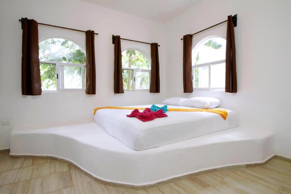 Three-Bedroom Villa - Photo 7