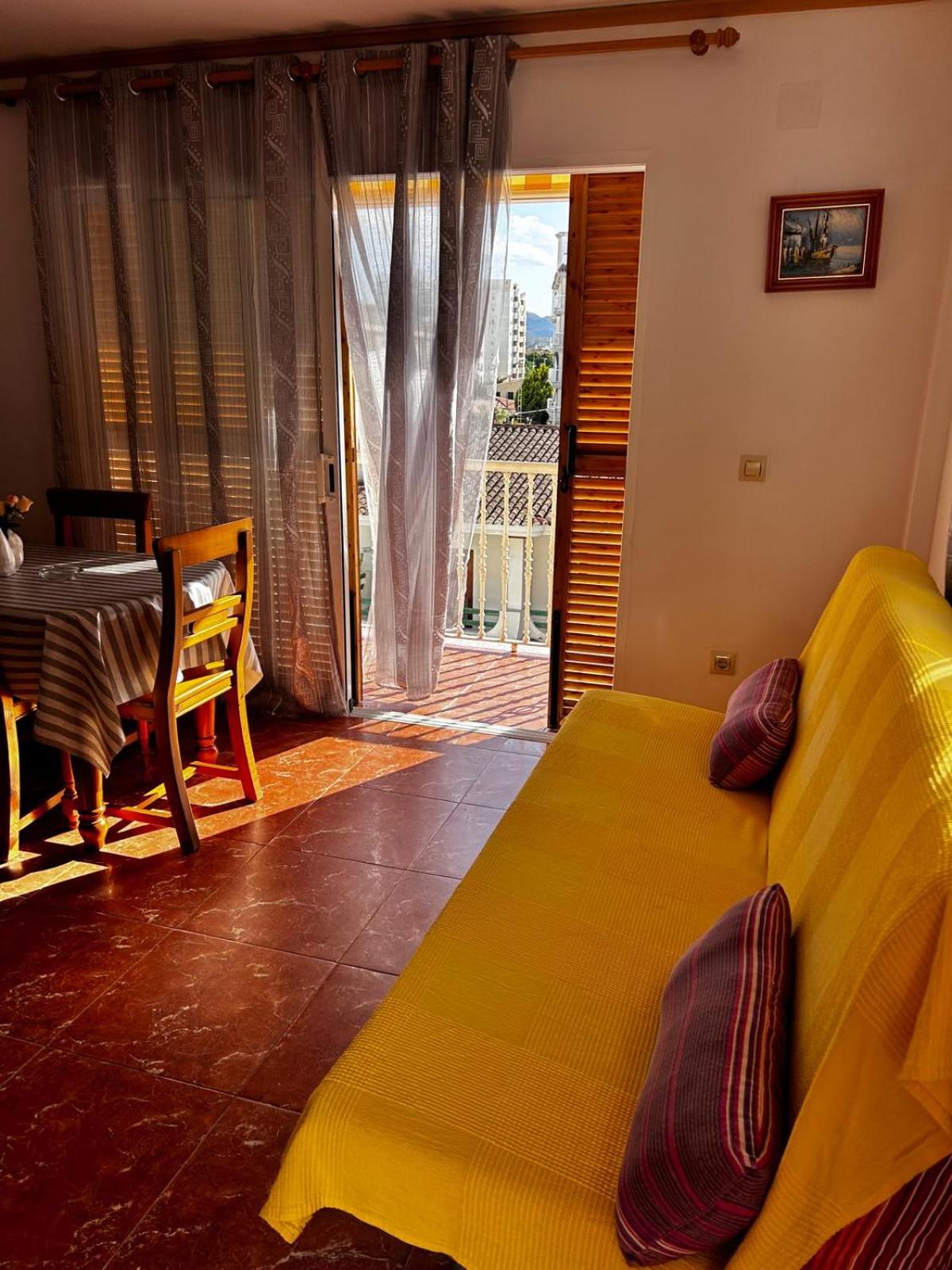 Apartamento con Balcón