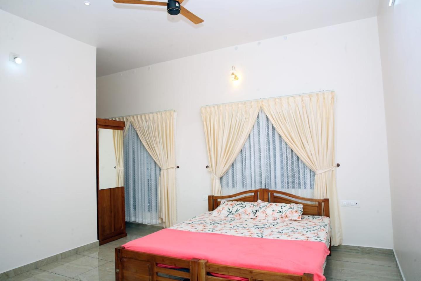 Three-Bedroom Apartment photo 1