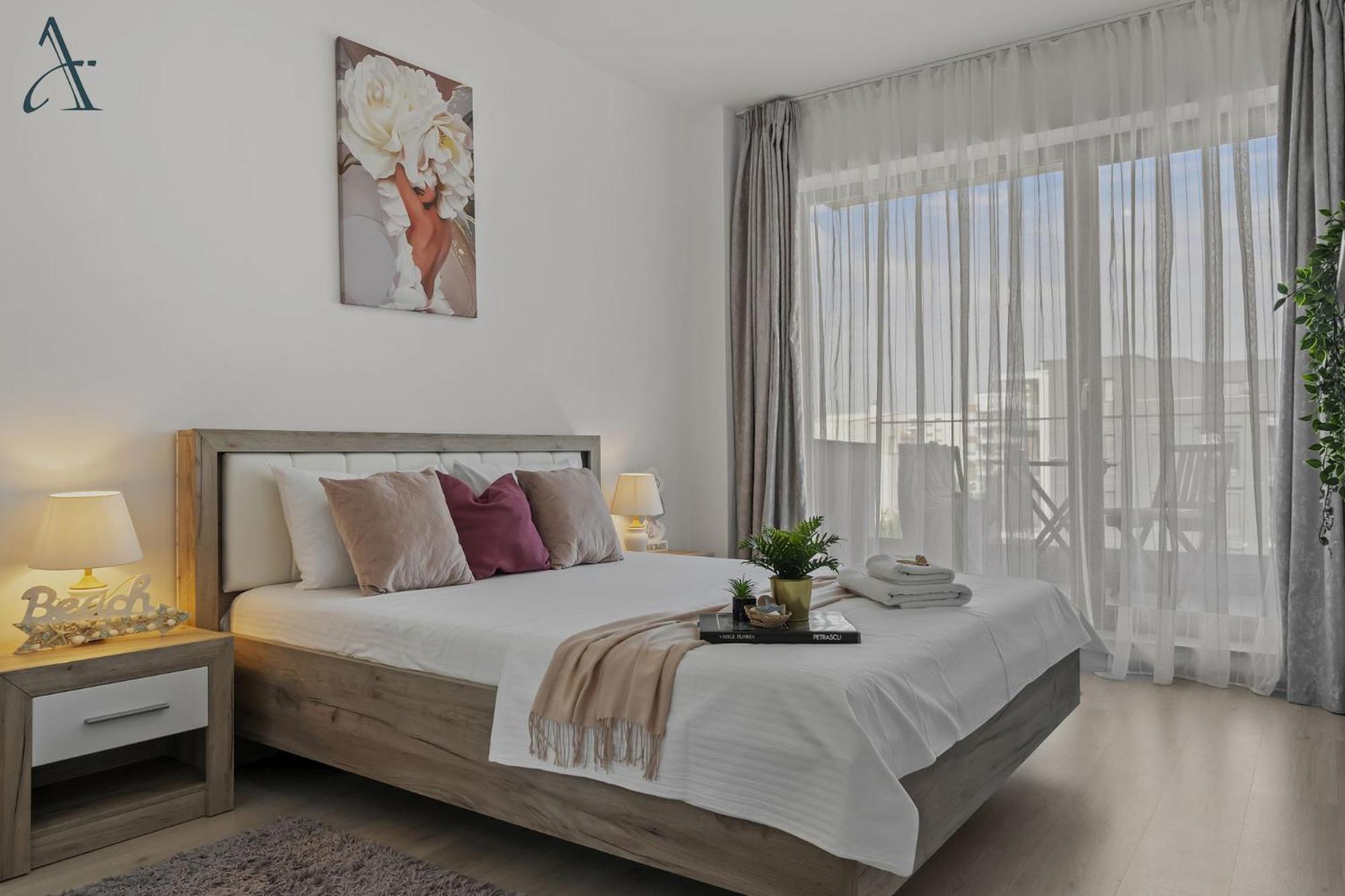 Apartment with Balcony photo 1