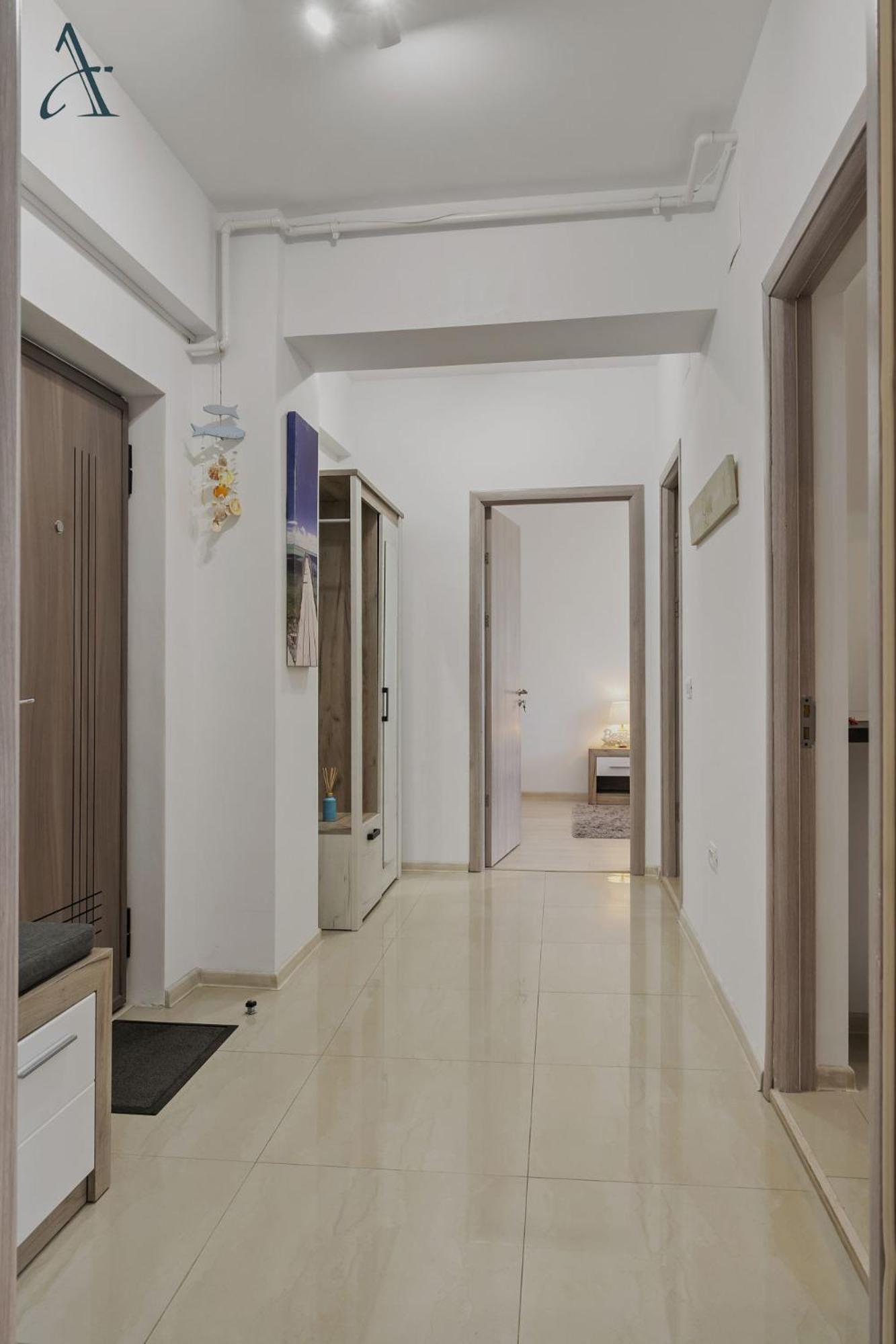 Apartment with Balcony photo 3
