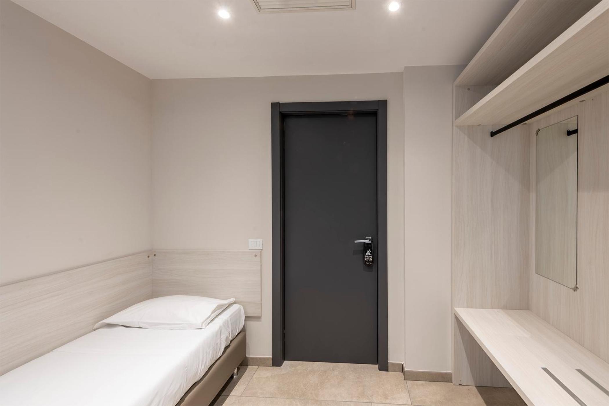 Deluxe Double Room - Photo 12
