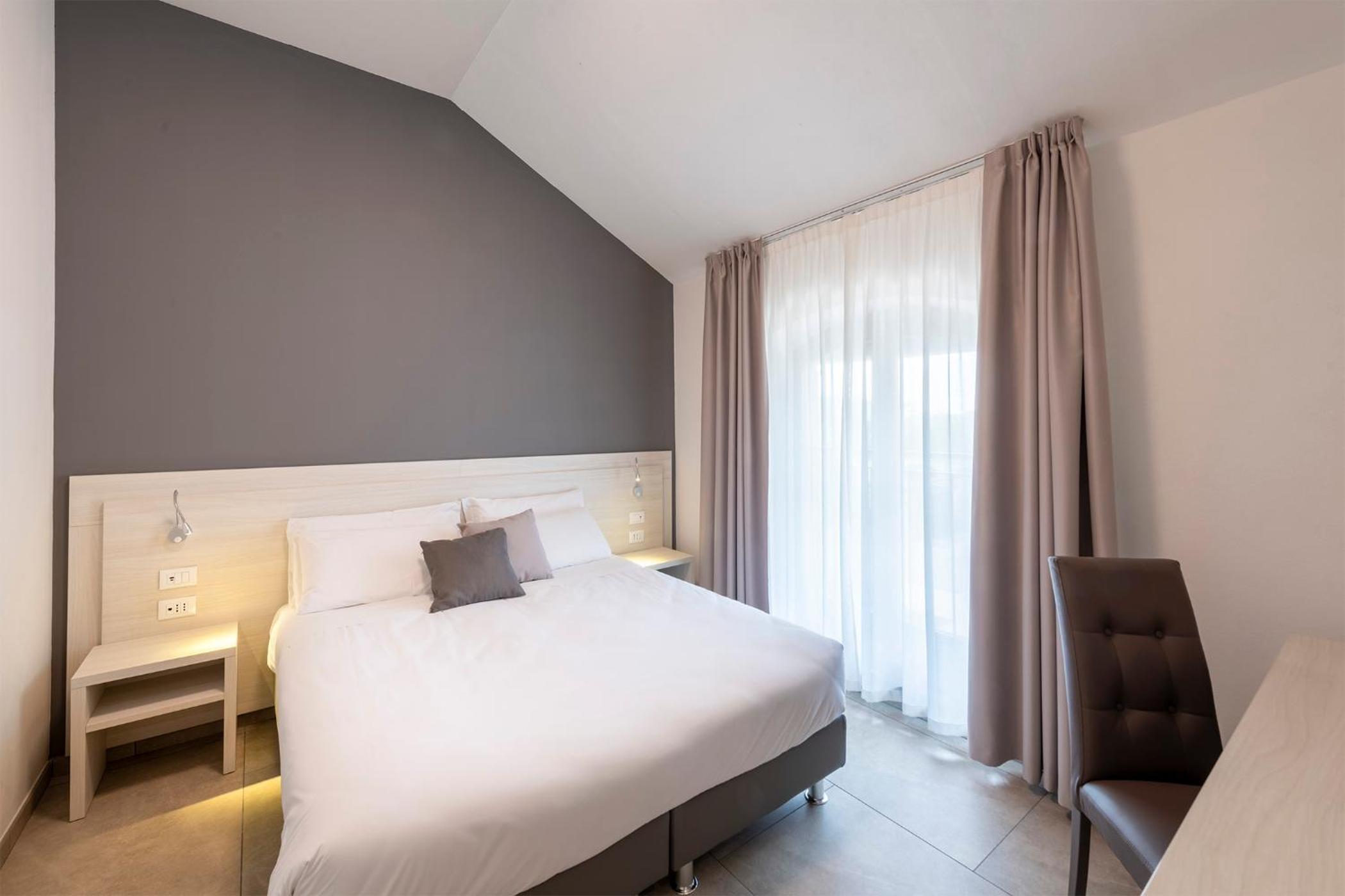 Deluxe Double Room - Photo 17