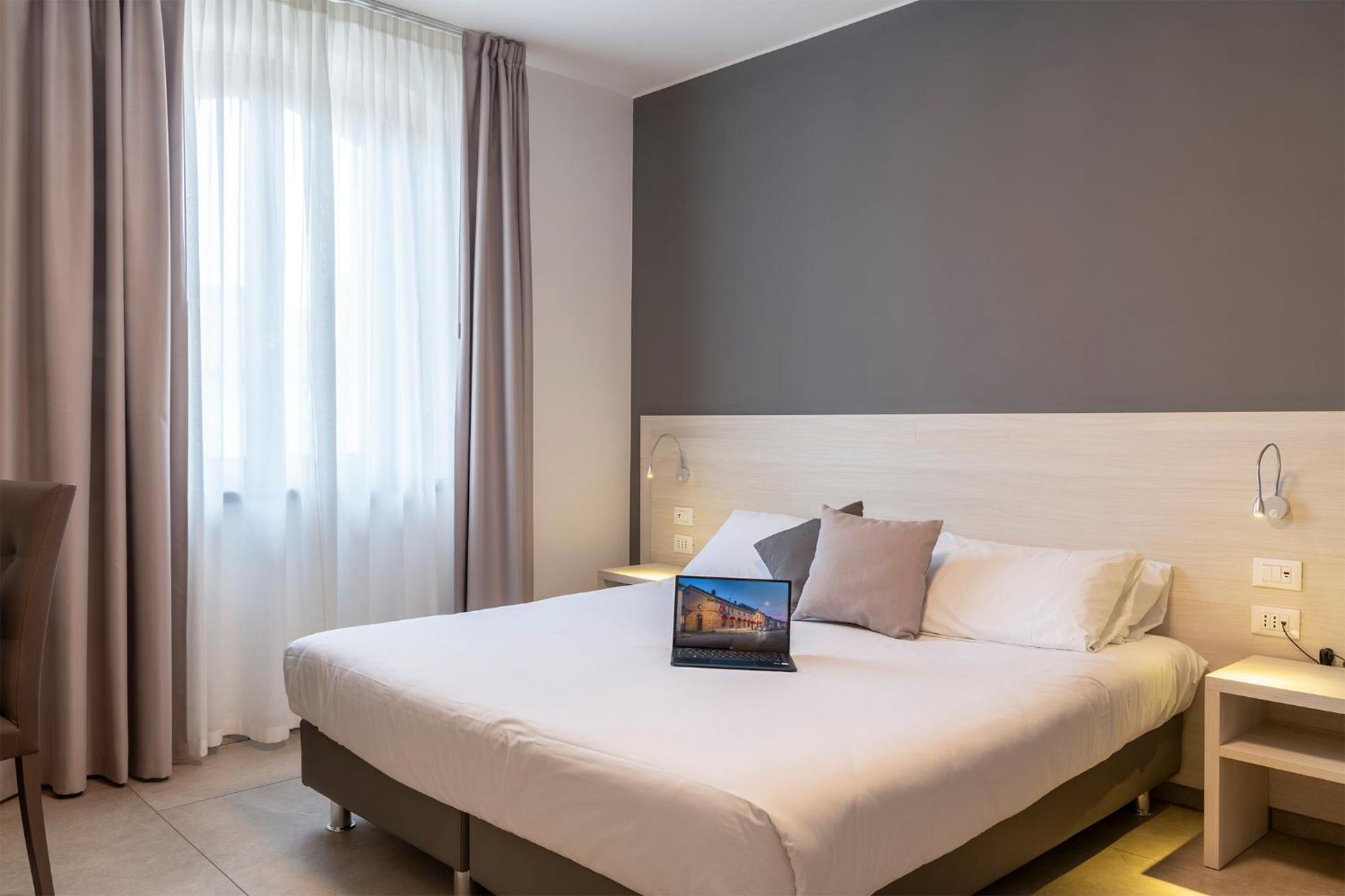 Deluxe Double Room - Photo 7