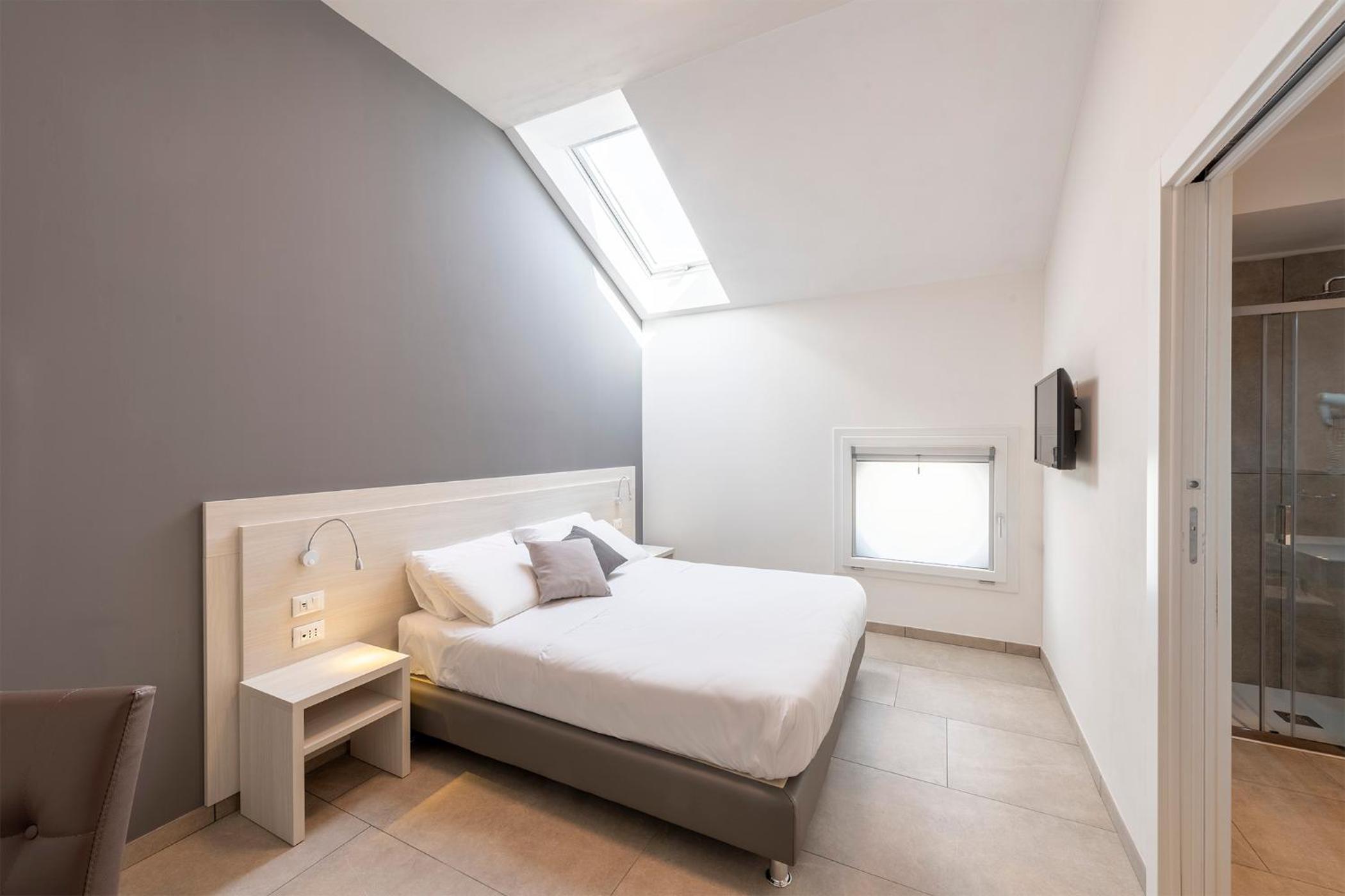 Deluxe Double Room - Photo 16