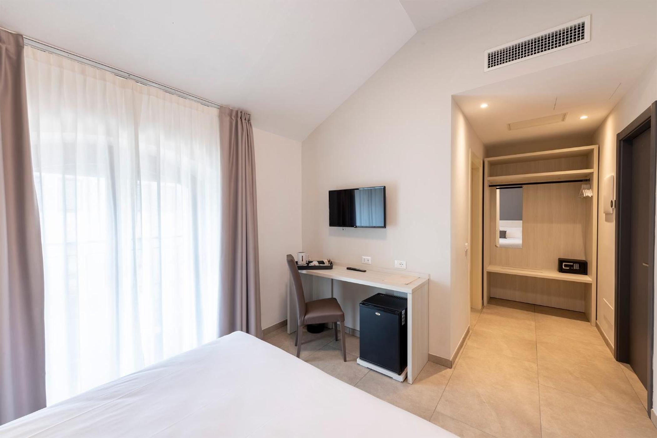 Deluxe Double Room - Photo 2