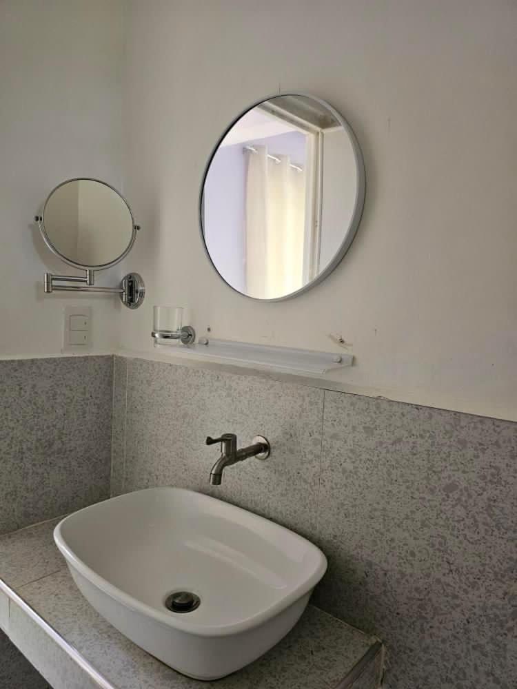 Queen Room with Balcony - Photo 9