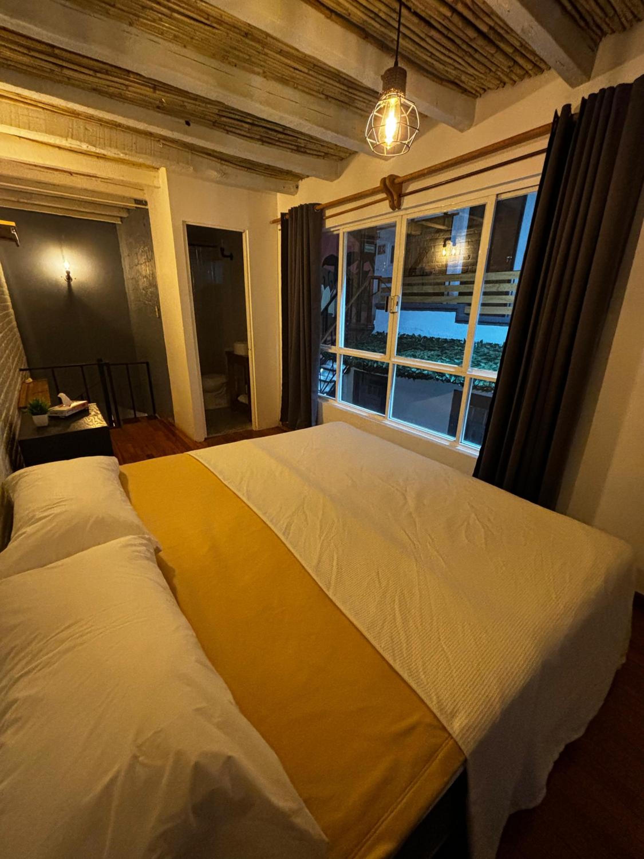 Deluxe King Suite photo 1