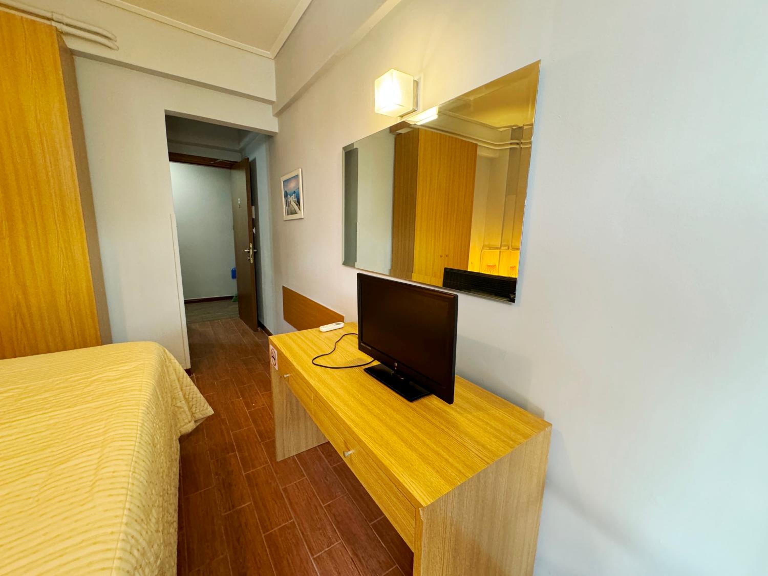 Economy Double Room - Photo 20