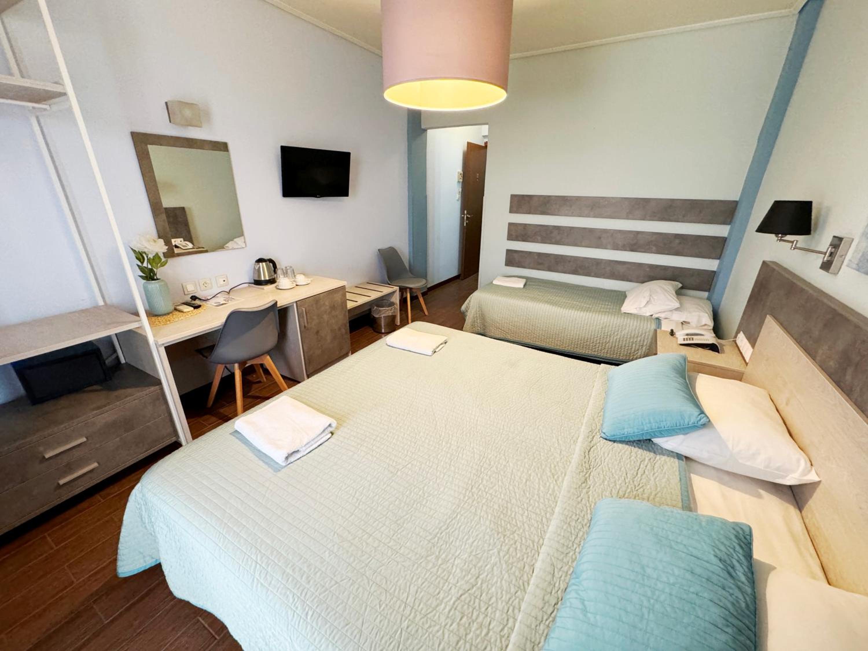 Superior Triple Room with Sea View - Photo 5