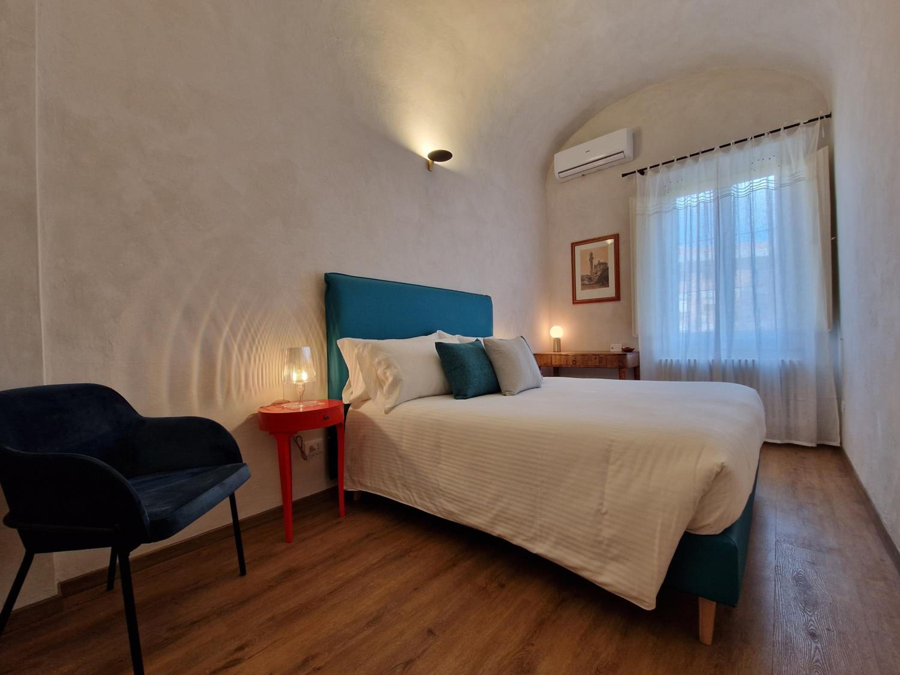One-Bedroom Apartment - Photo 1