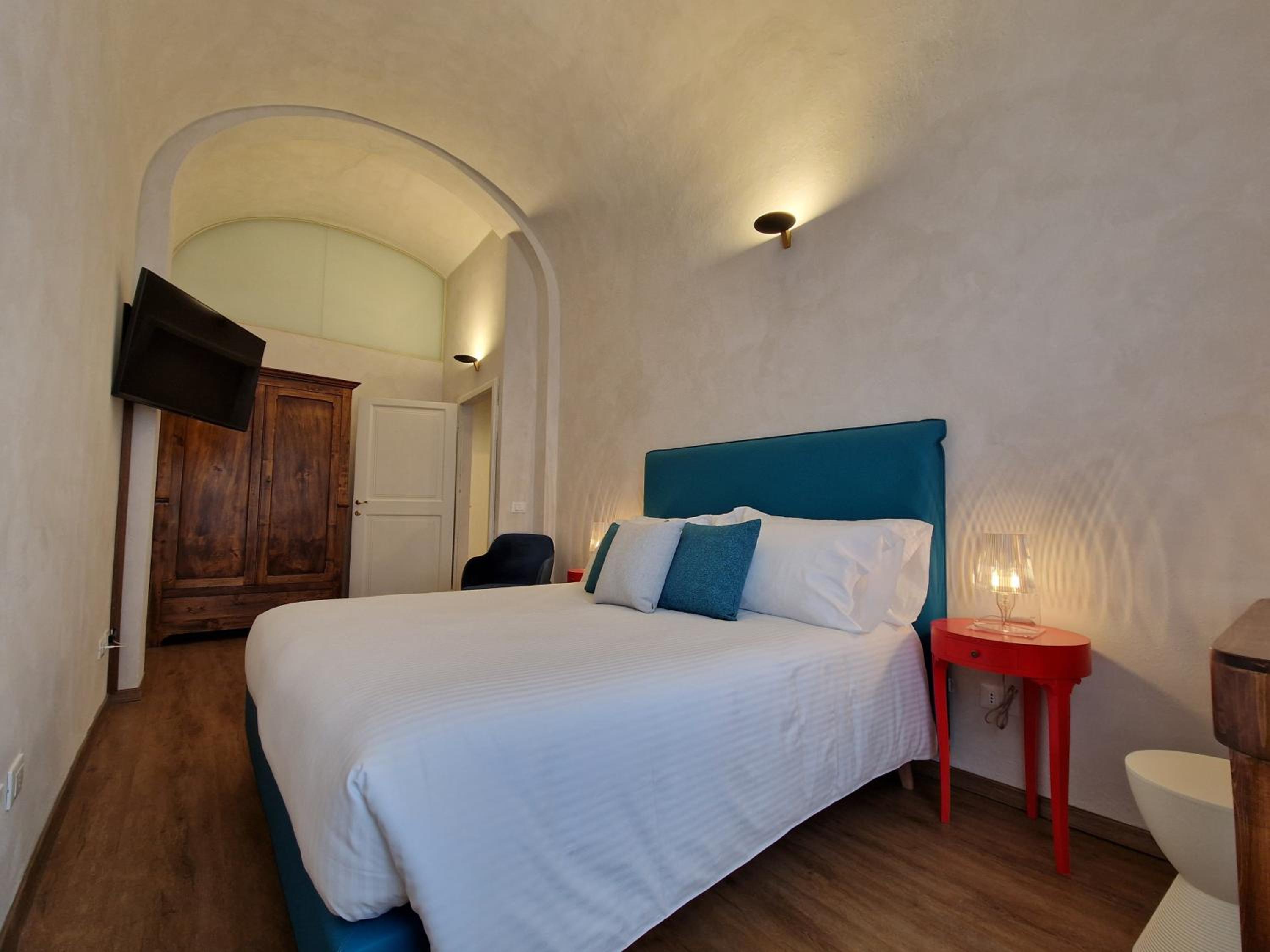 One-Bedroom Apartment - Photo 5