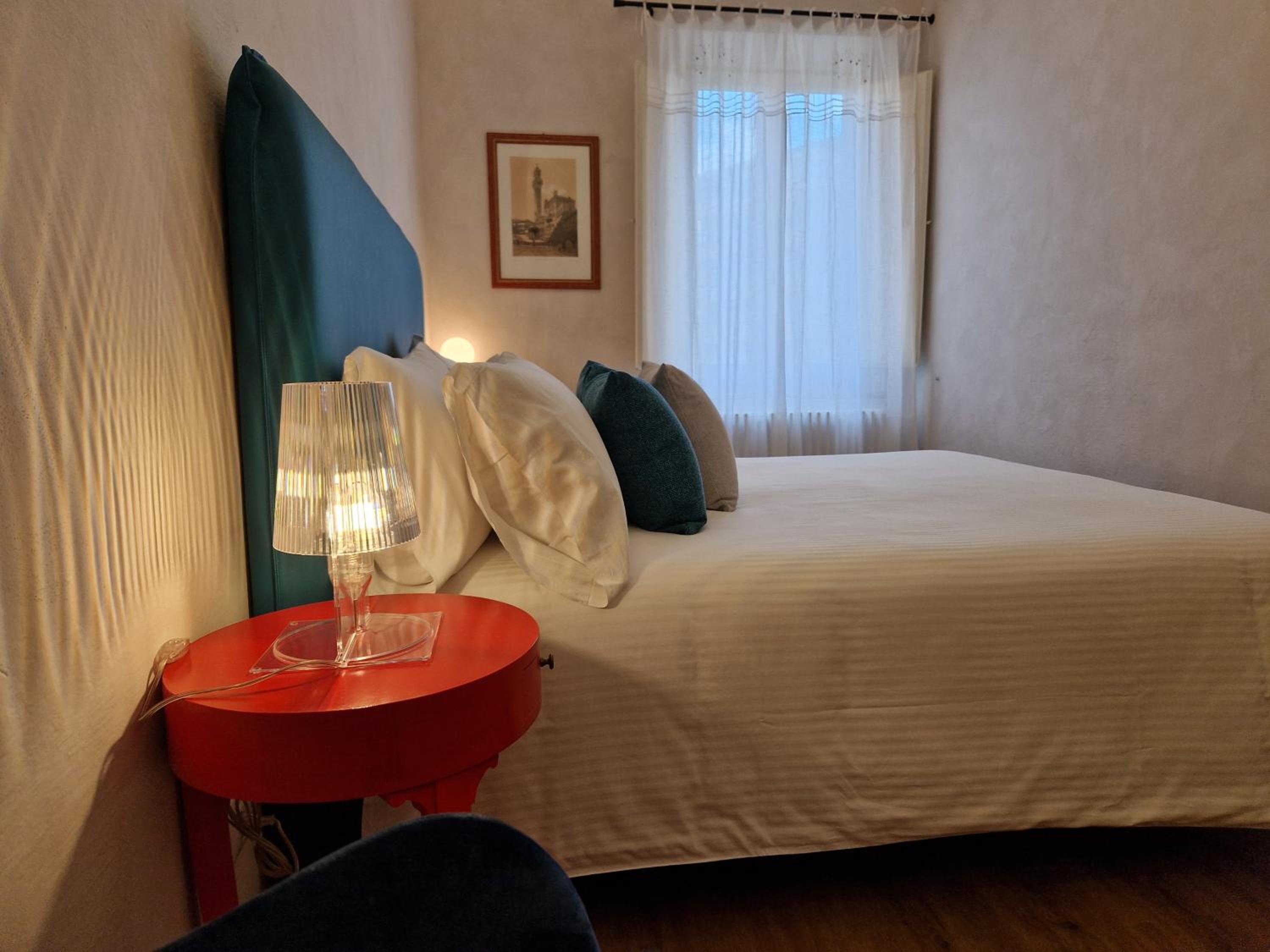 One-Bedroom Apartment - Photo 2