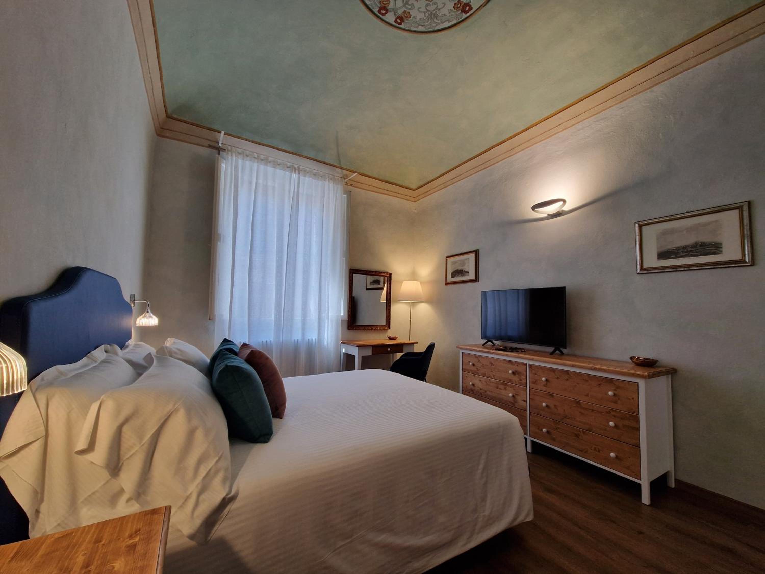 Double Room with Private External Bathroom - Photo 5