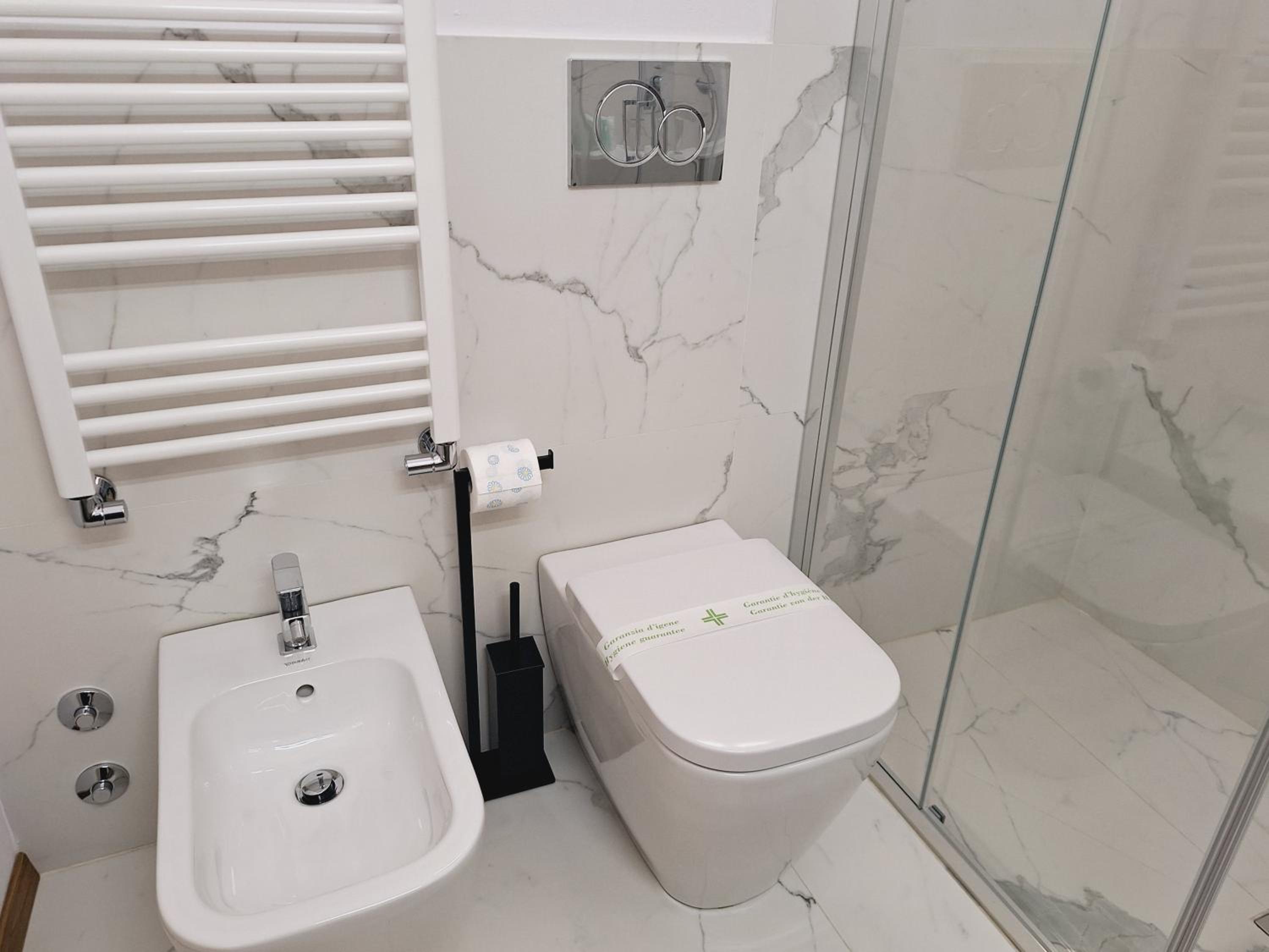 Double Room with Private External Bathroom - Photo 4