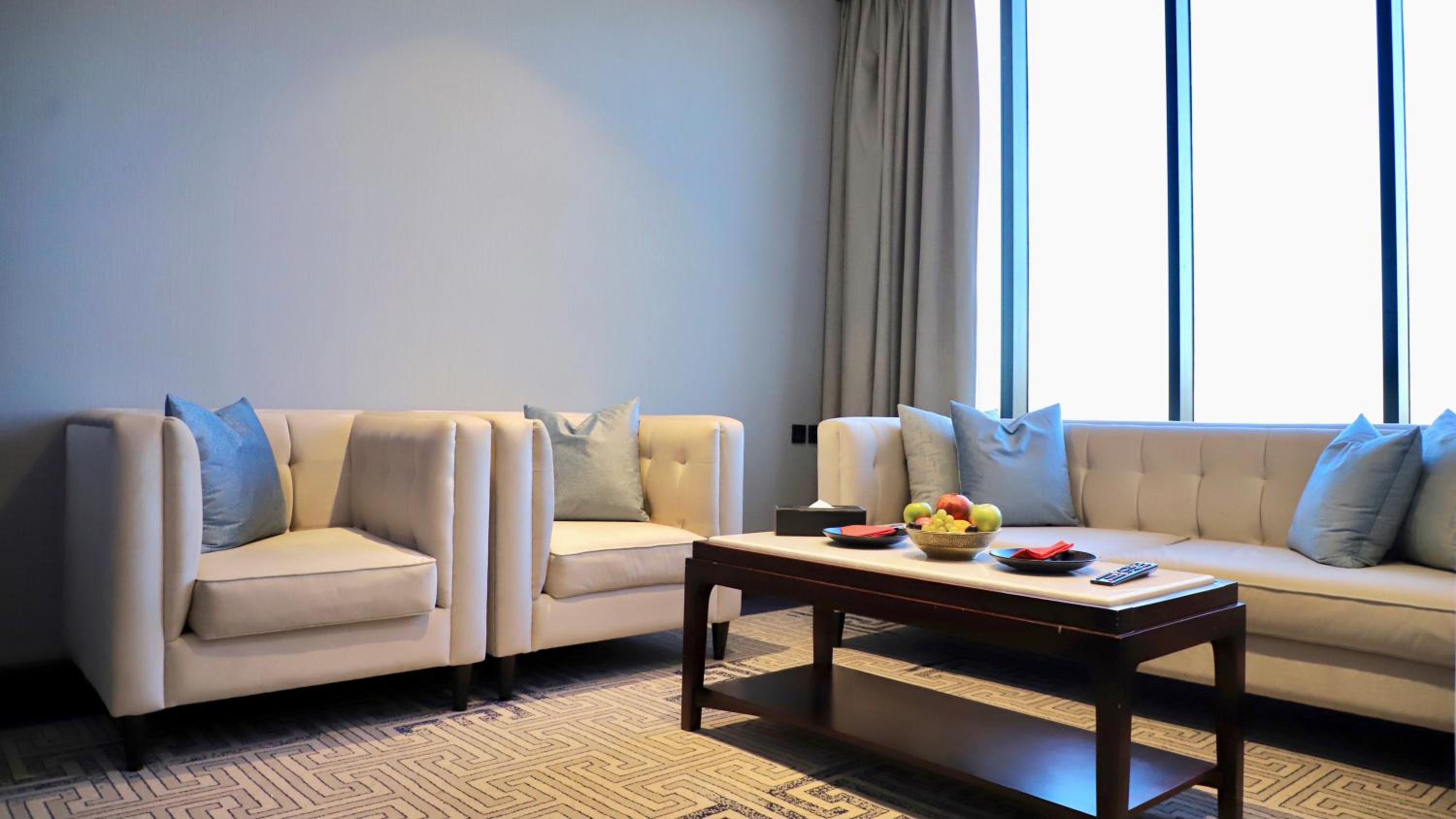 Executive Suite - Photo 2