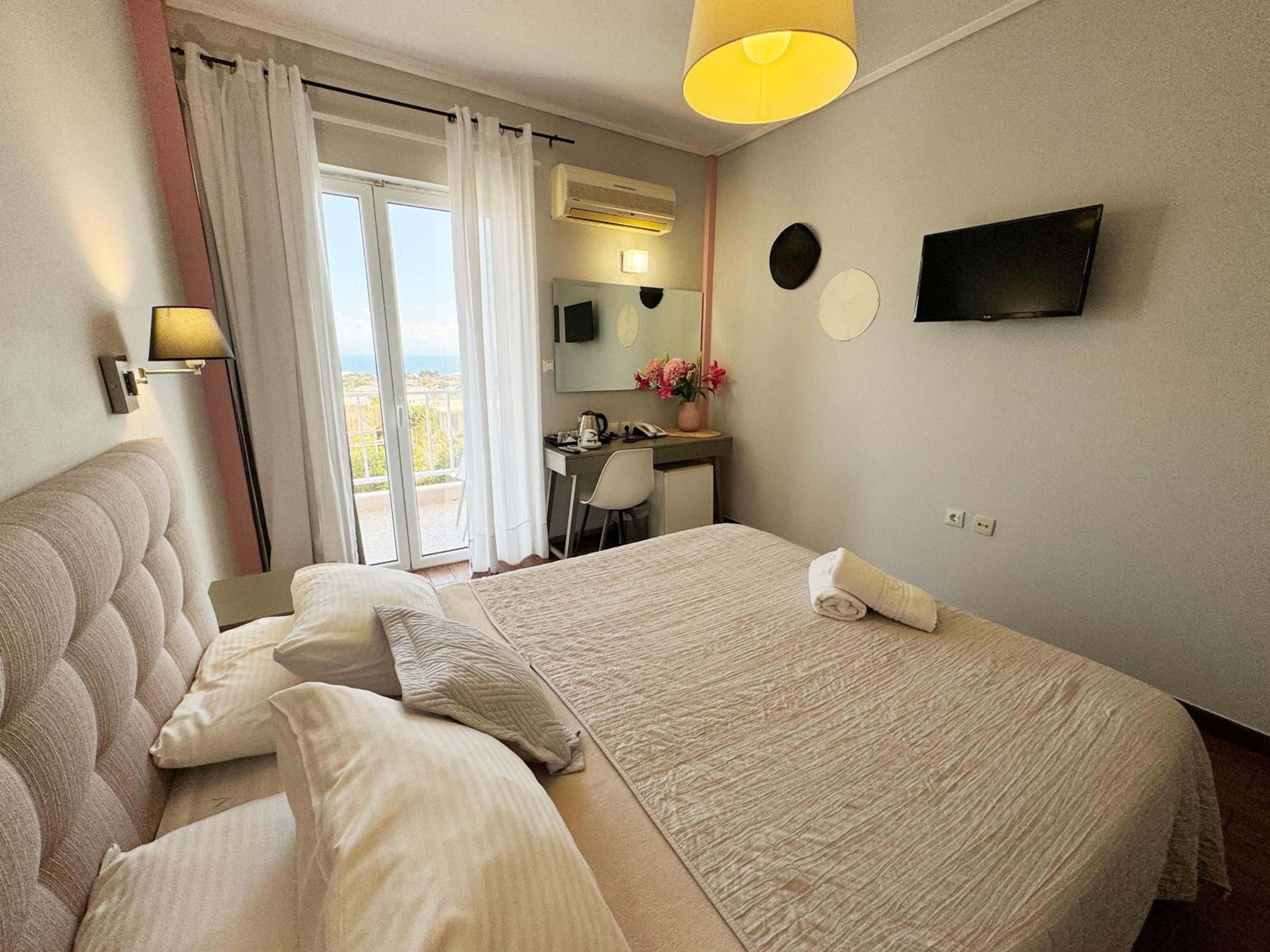 Superior Double Room with Sea View - Photo 2