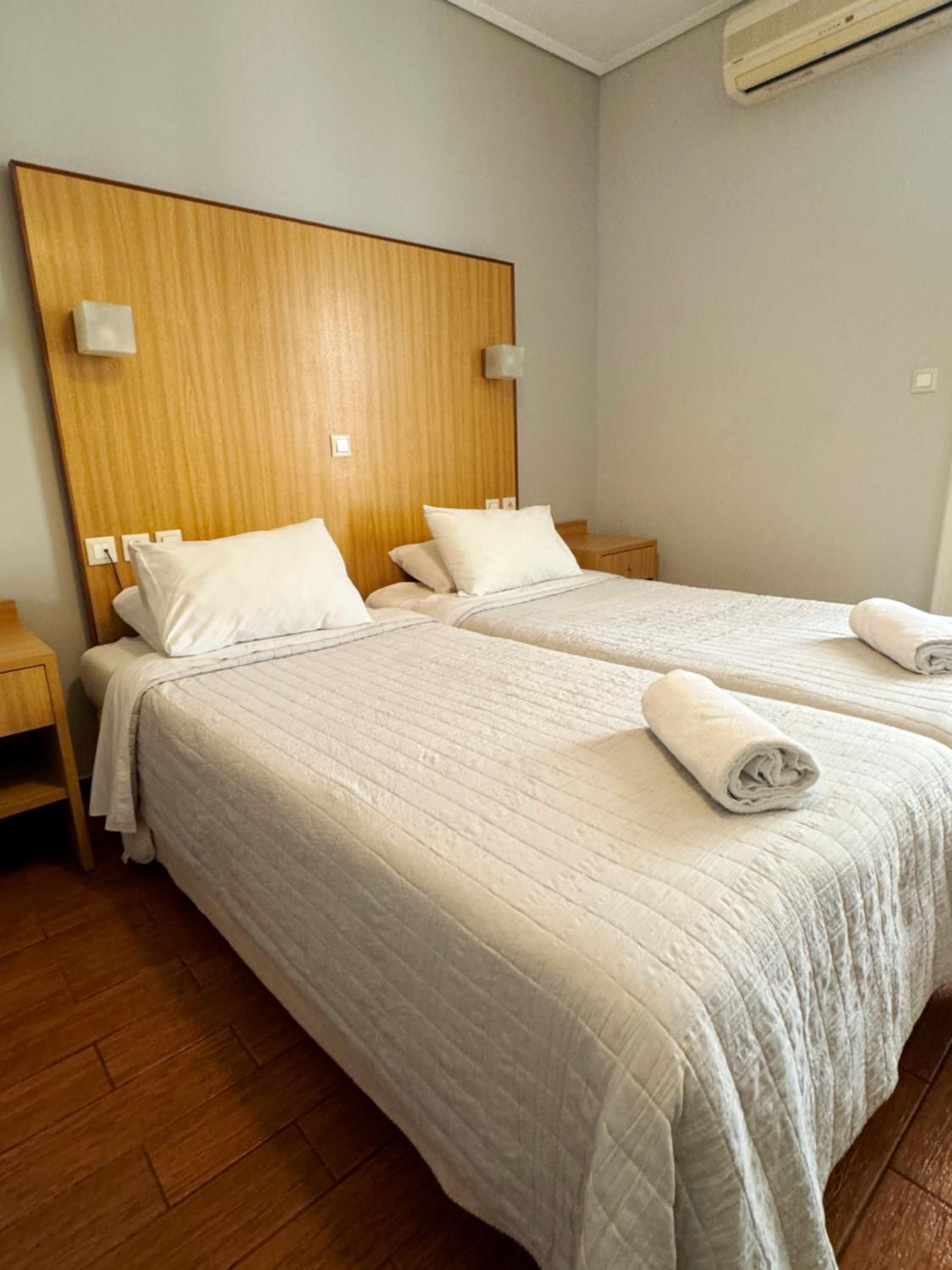 Economy Double Room with extra bed - Photo 10