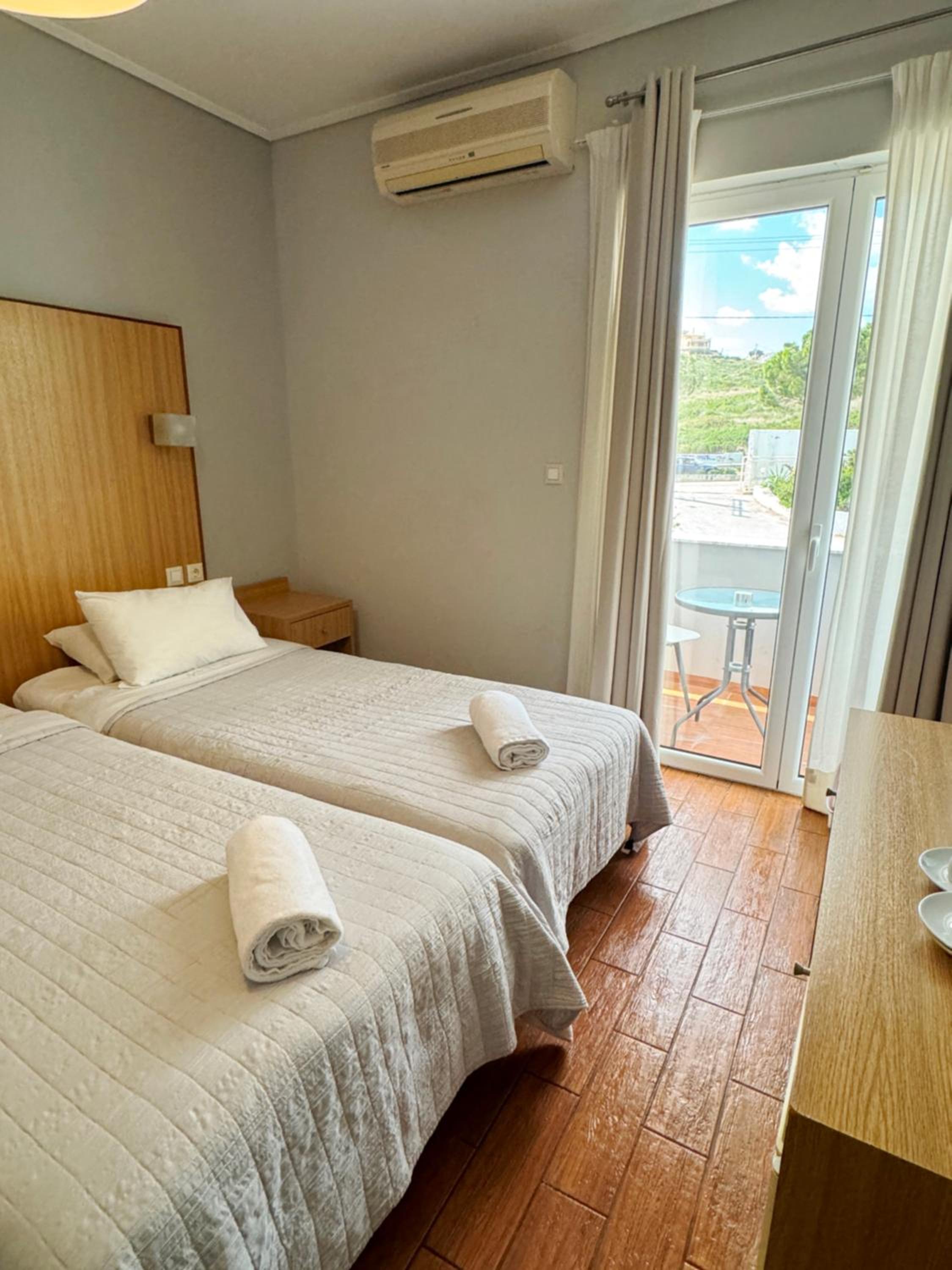 Economy Double Room with extra bed - Photo 9
