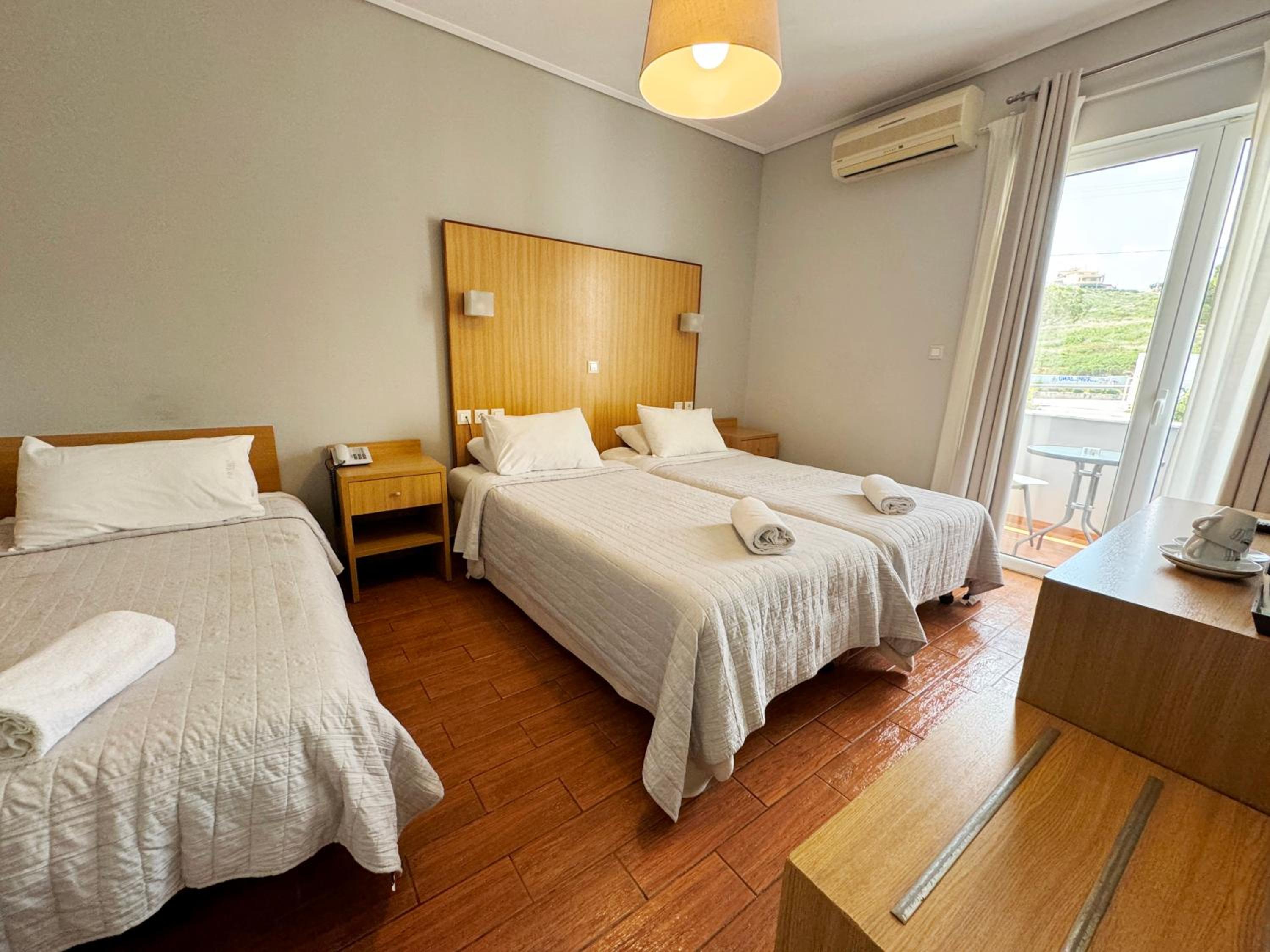 Economy Double Room with extra bed - Photo 7