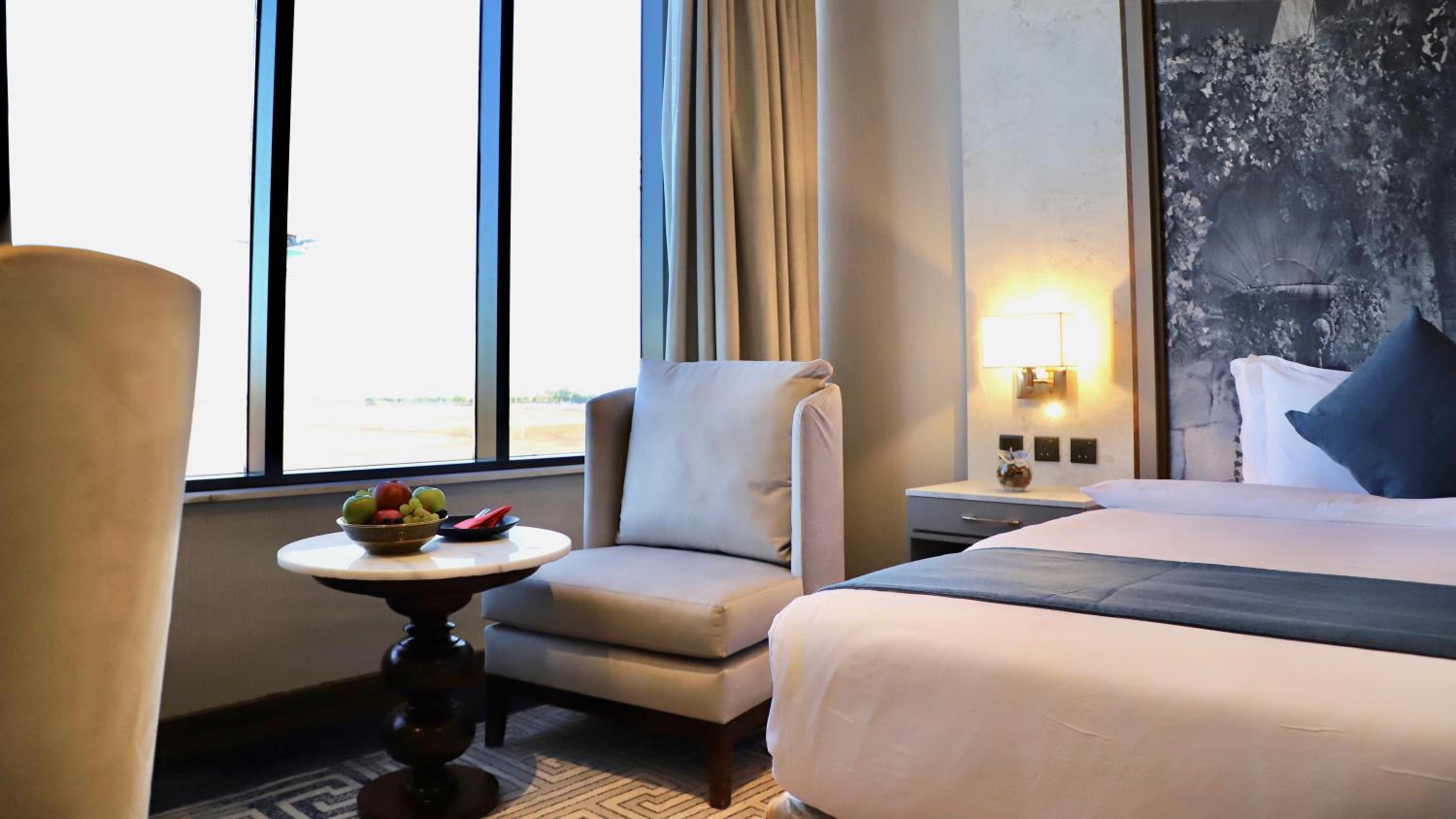 Executive Suite - Photo 1