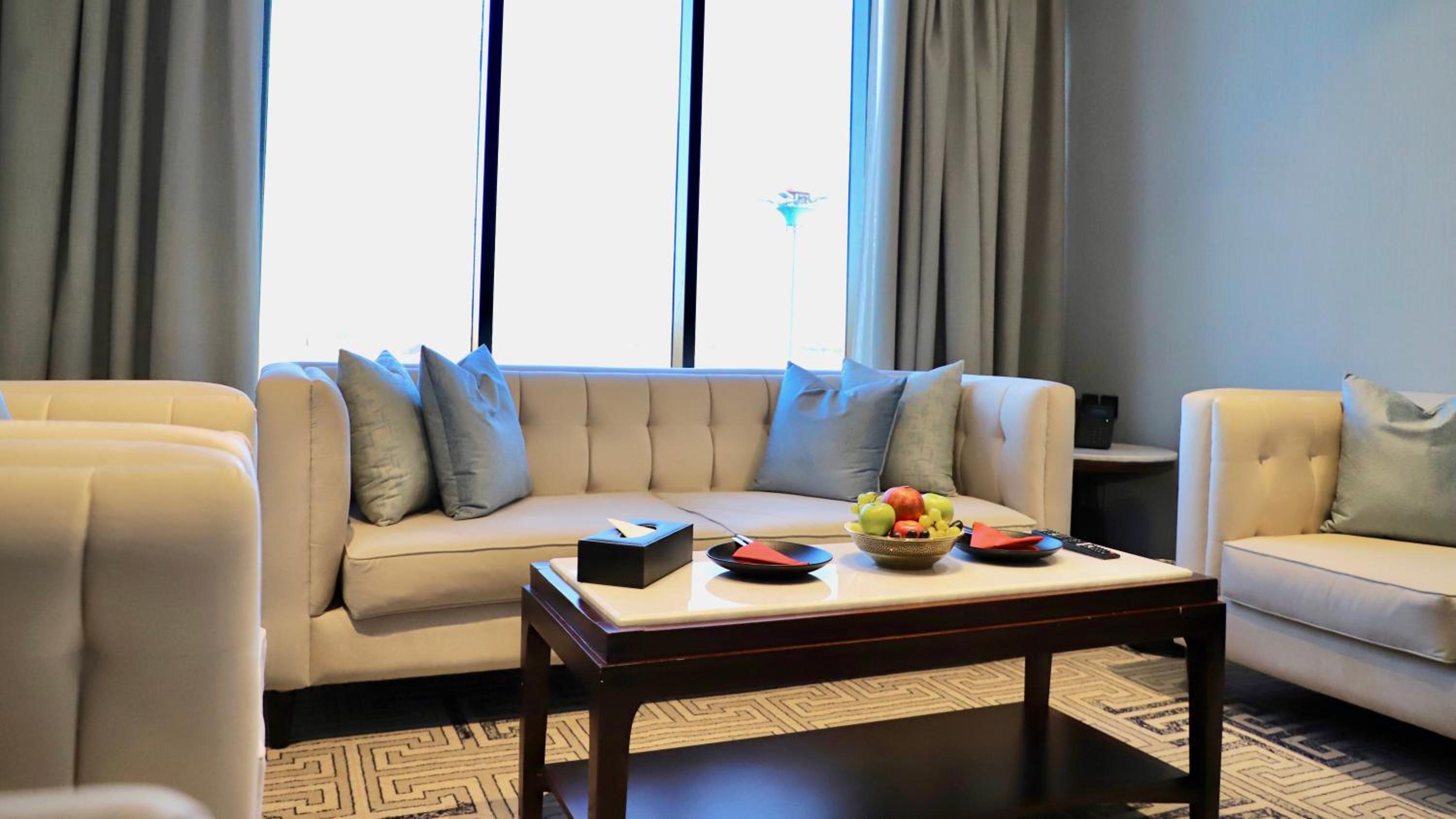 Executive Suite - Photo 8