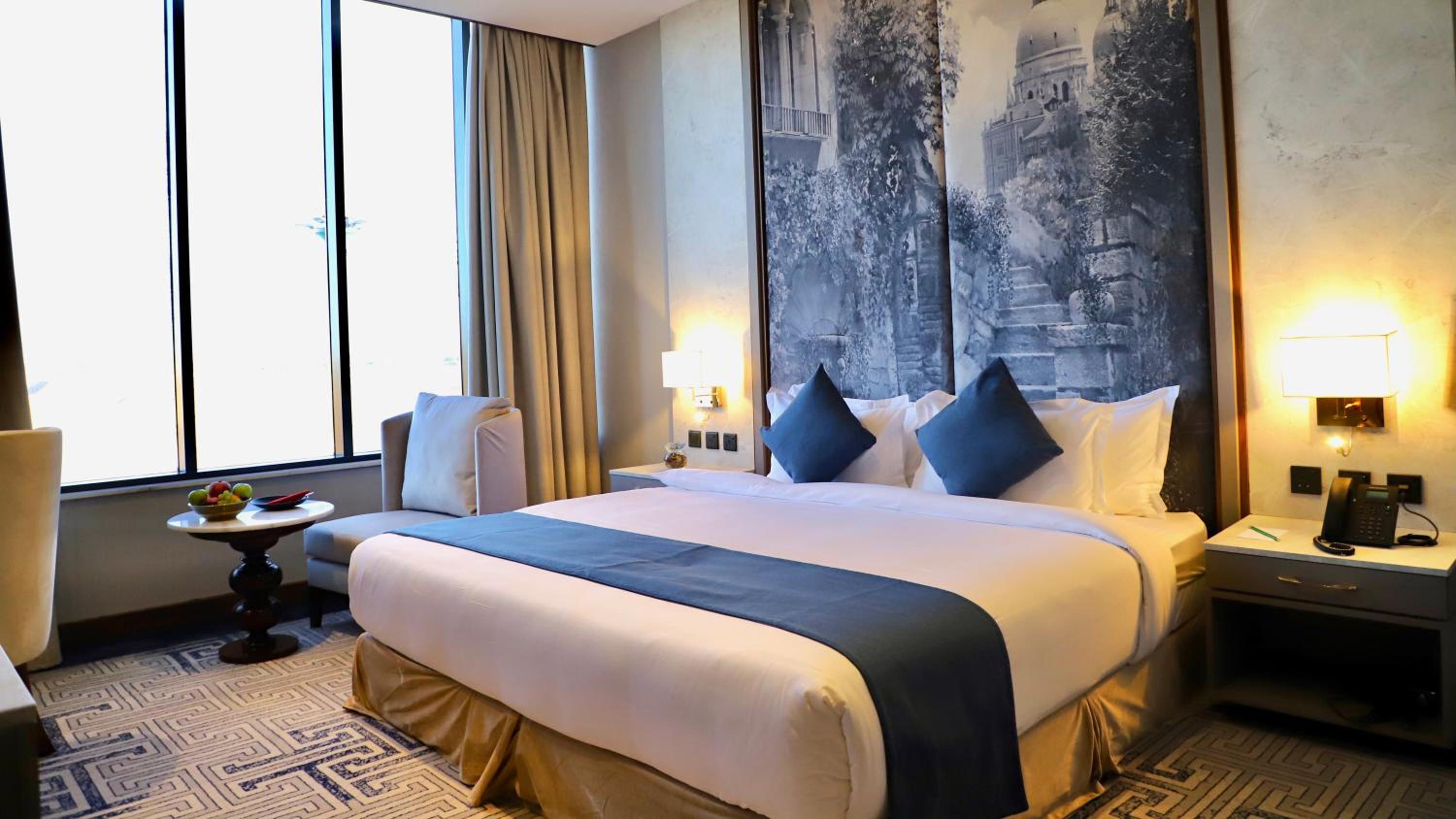 Executive Suite - Photo 4