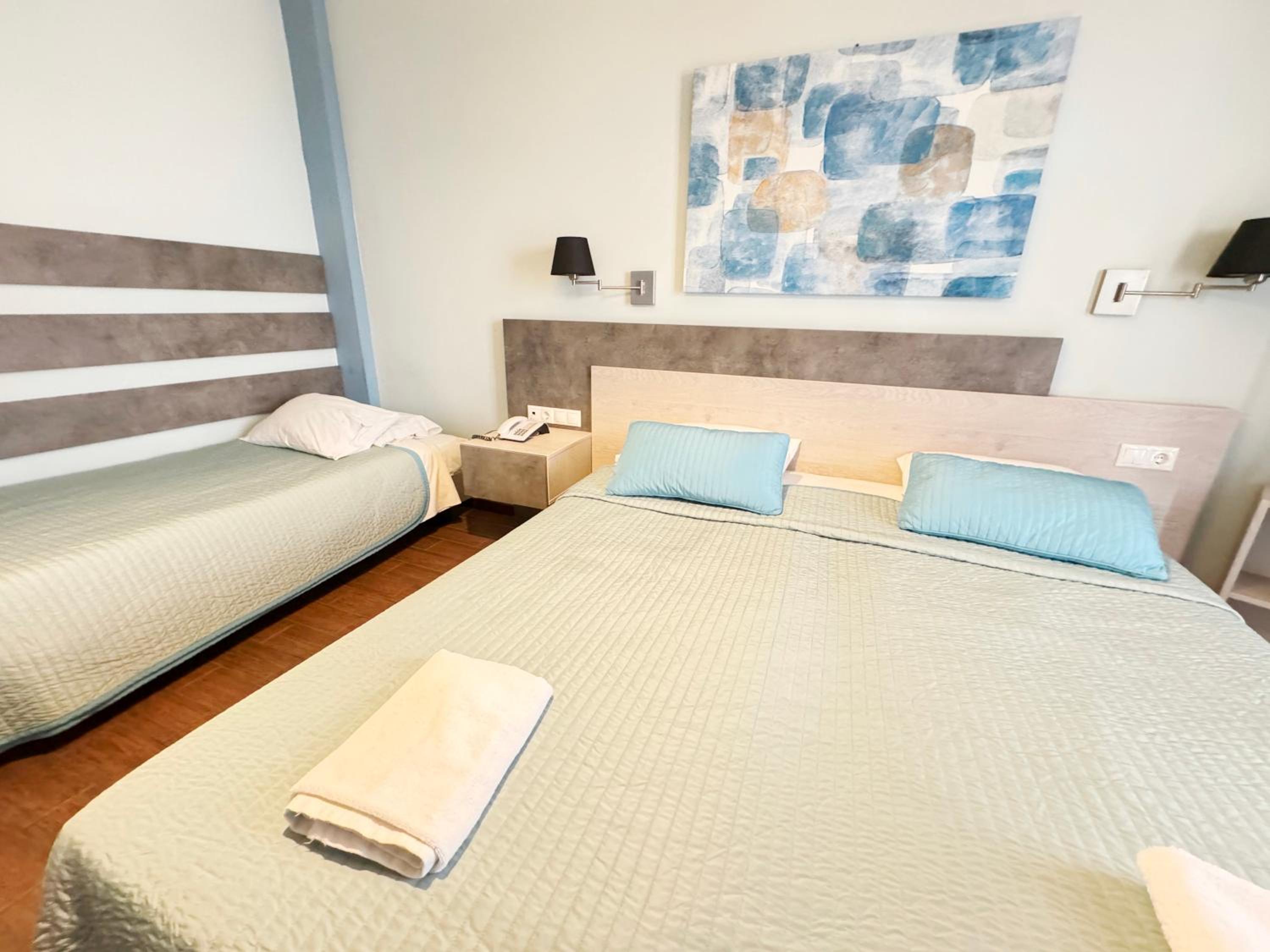 Superior Triple Room with Sea View - Photo 12