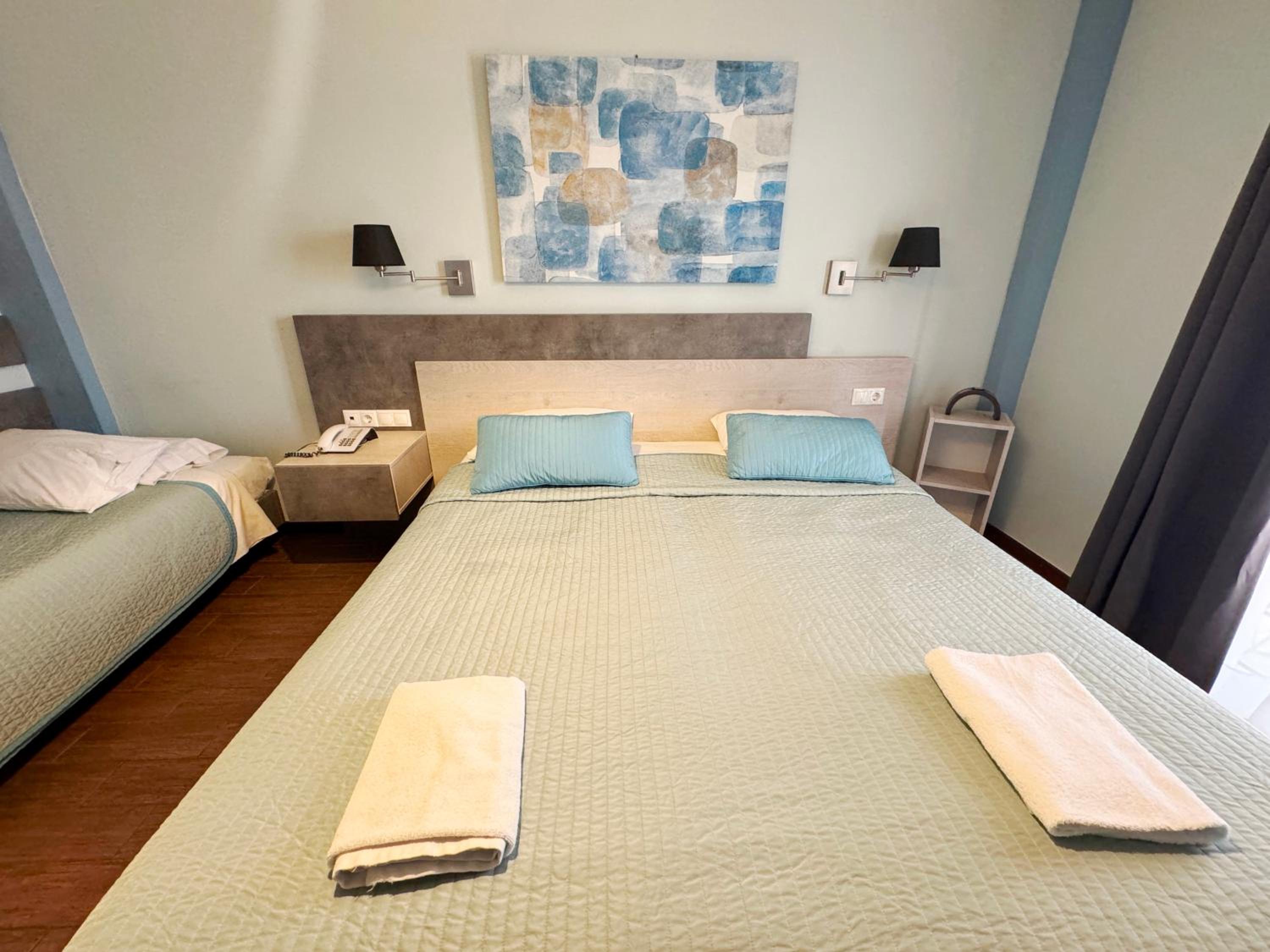 Superior Triple Room with Sea View - Photo 13