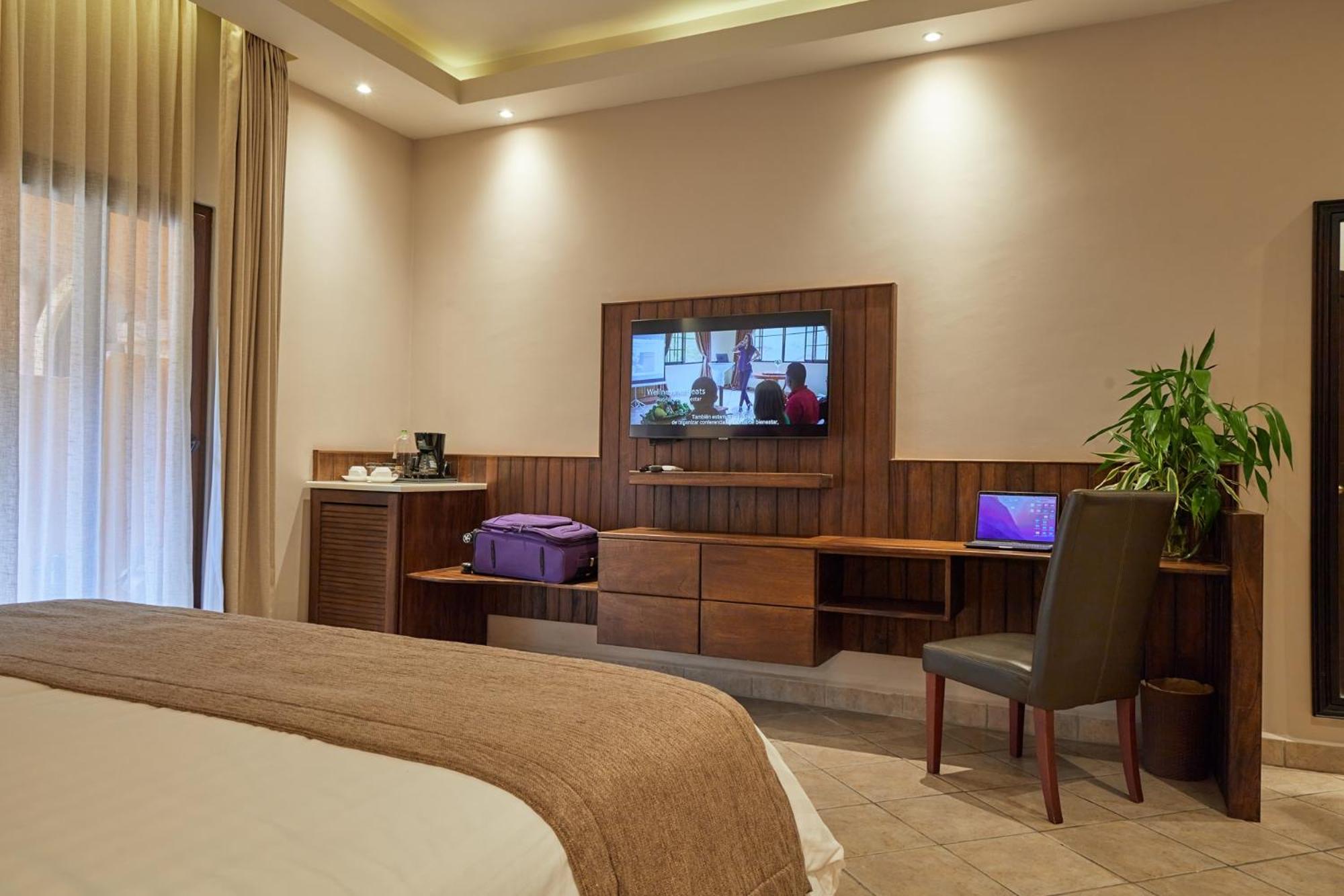 Deluxe King Room photo 3
