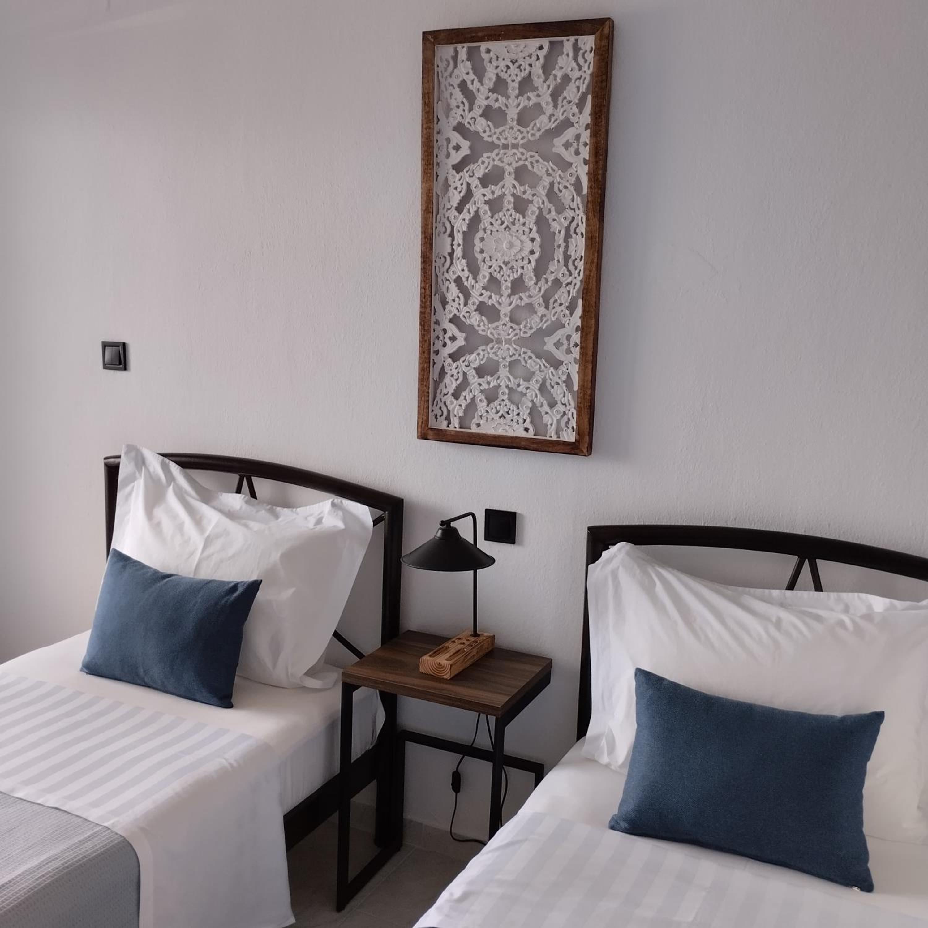 Quadruple Room with Sea View - Photo 3