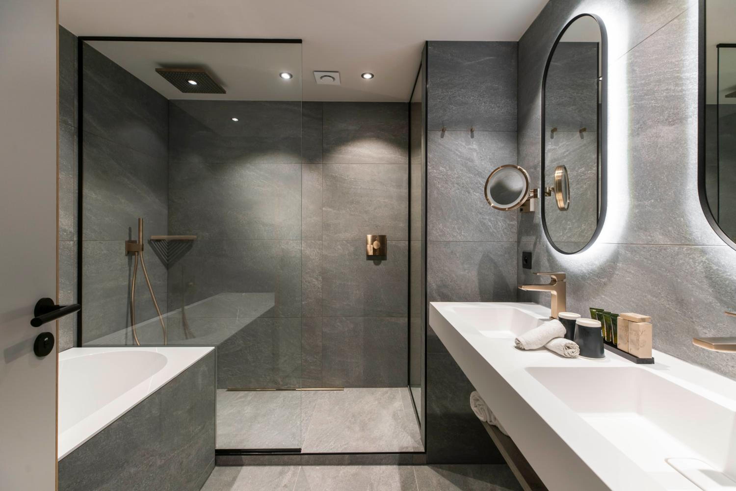 Suite with Spa Bath - Photo 5