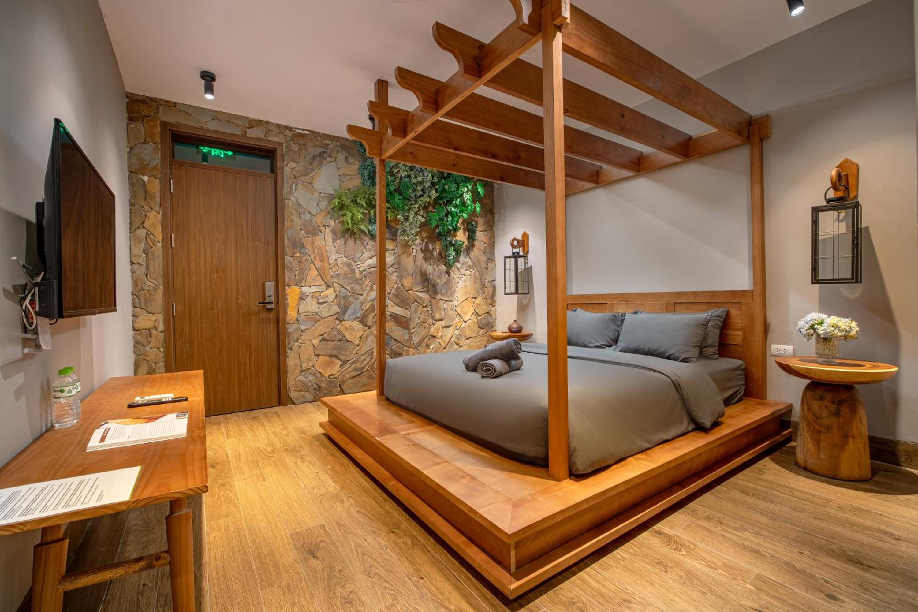 Standard Queen Room