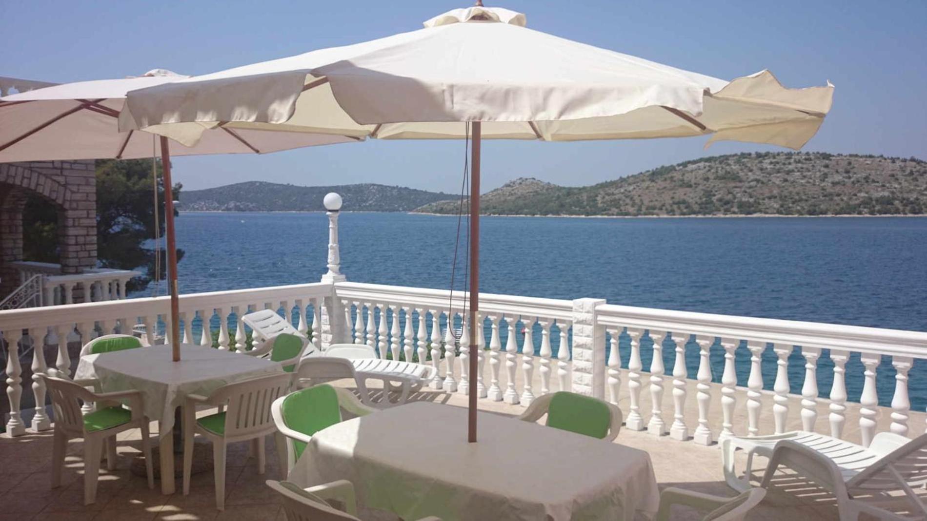 Two-Bedroom Apartment with Terrace and Sea View photo 2