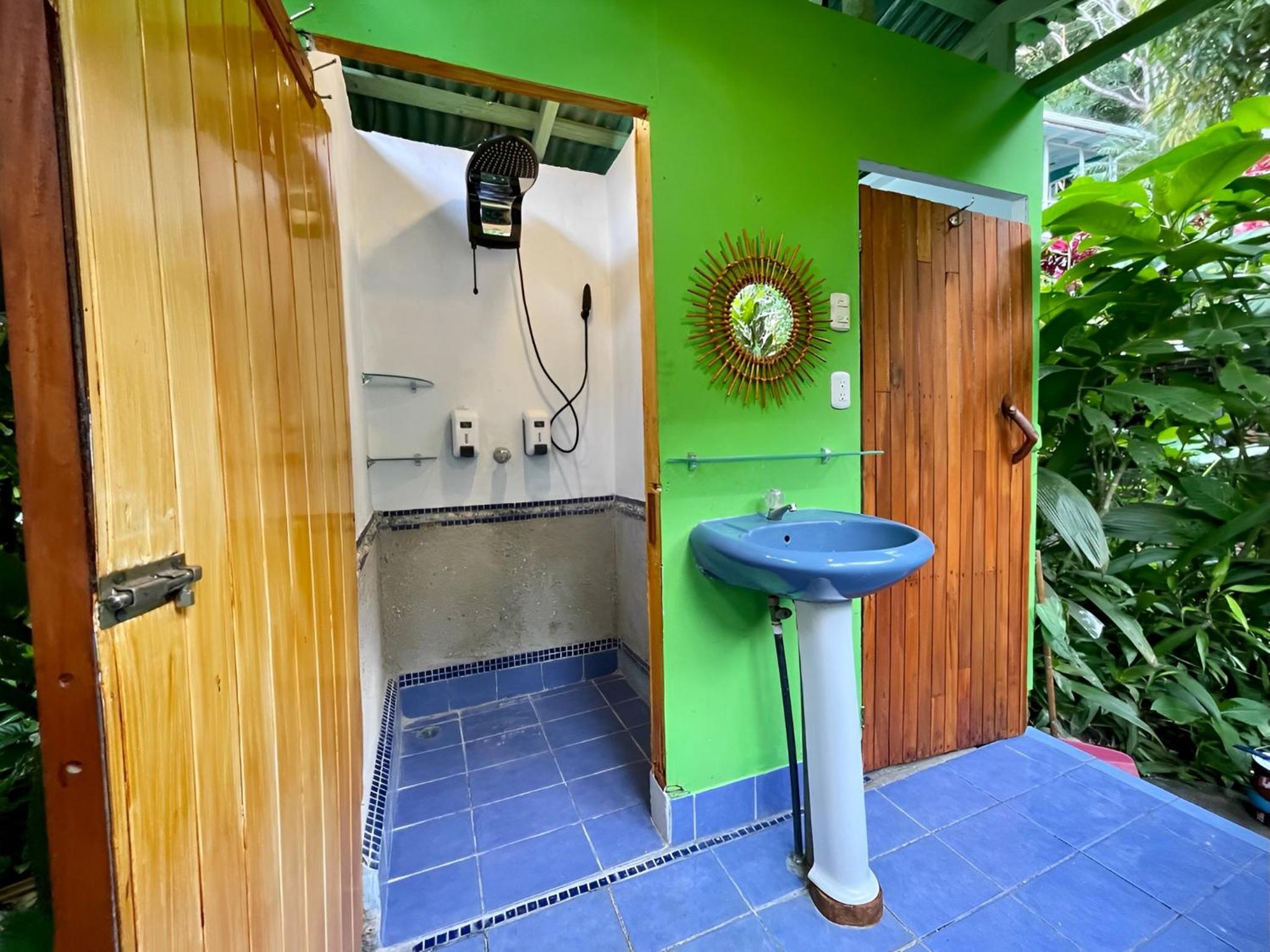 Single Room with Shared Bathroom photo 2