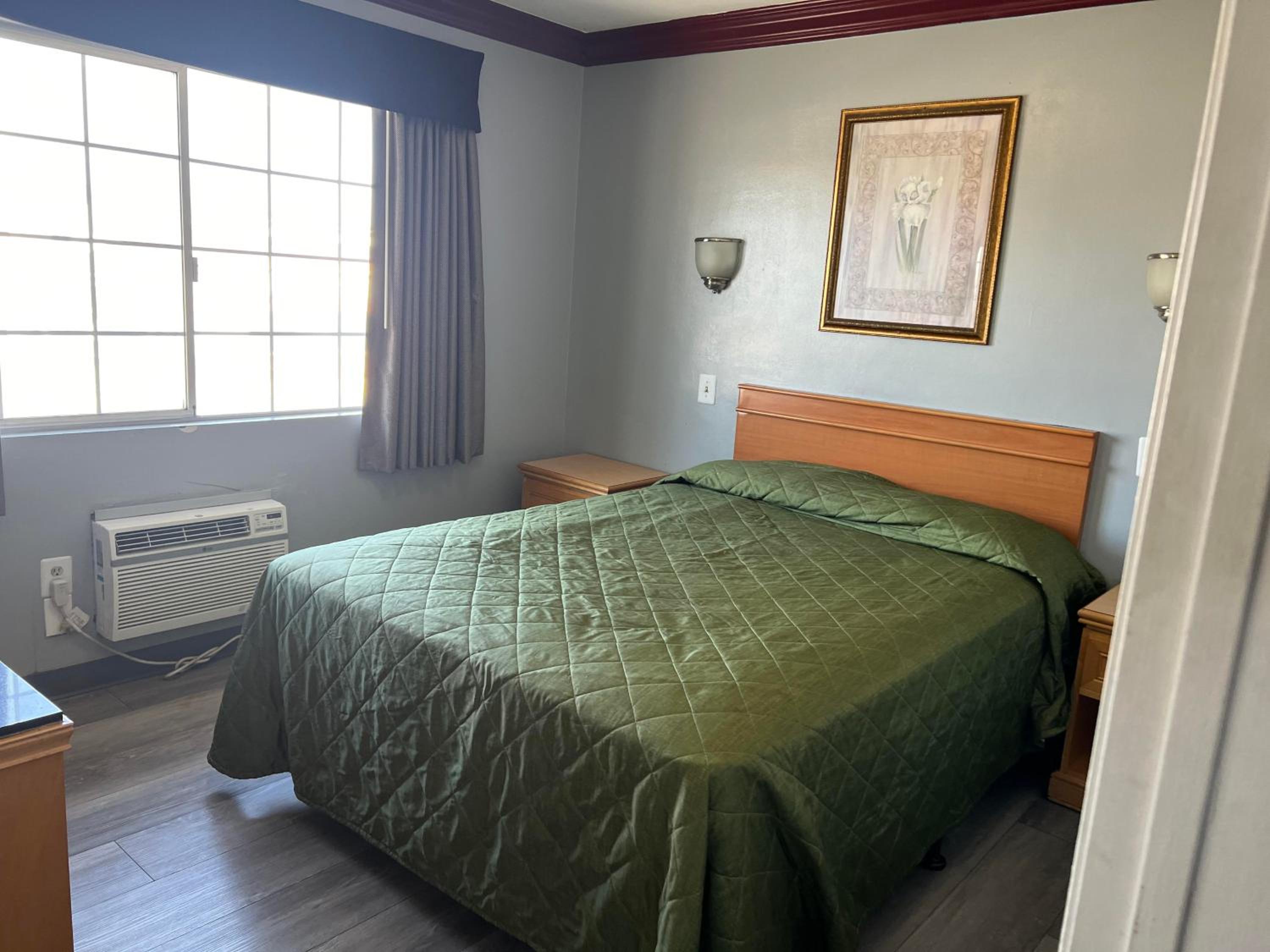 Standard Queen Room photo 1