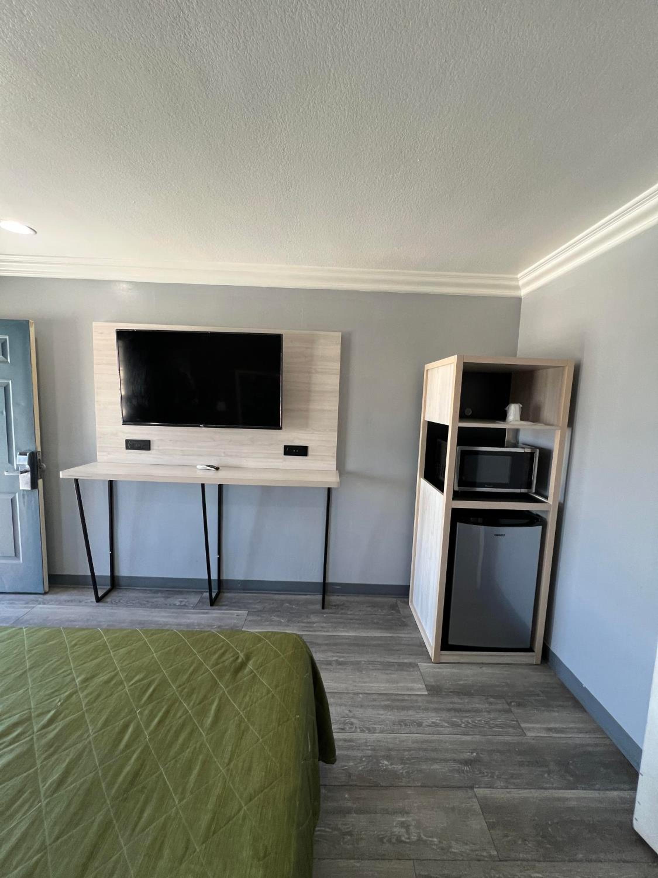Standard Queen Room photo 2