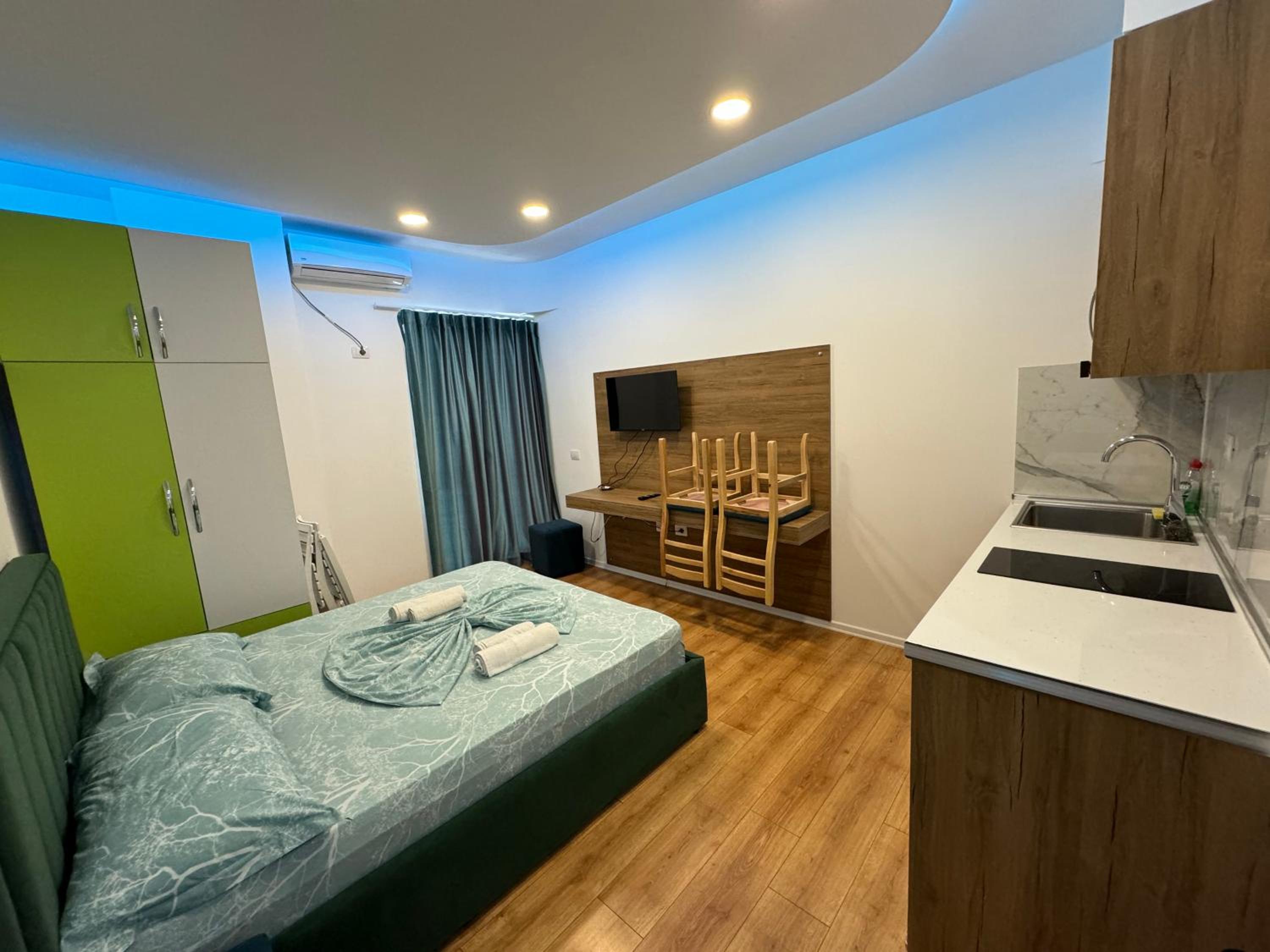 Double Room with Balcony (2 Adults + 1 Child) photo 1