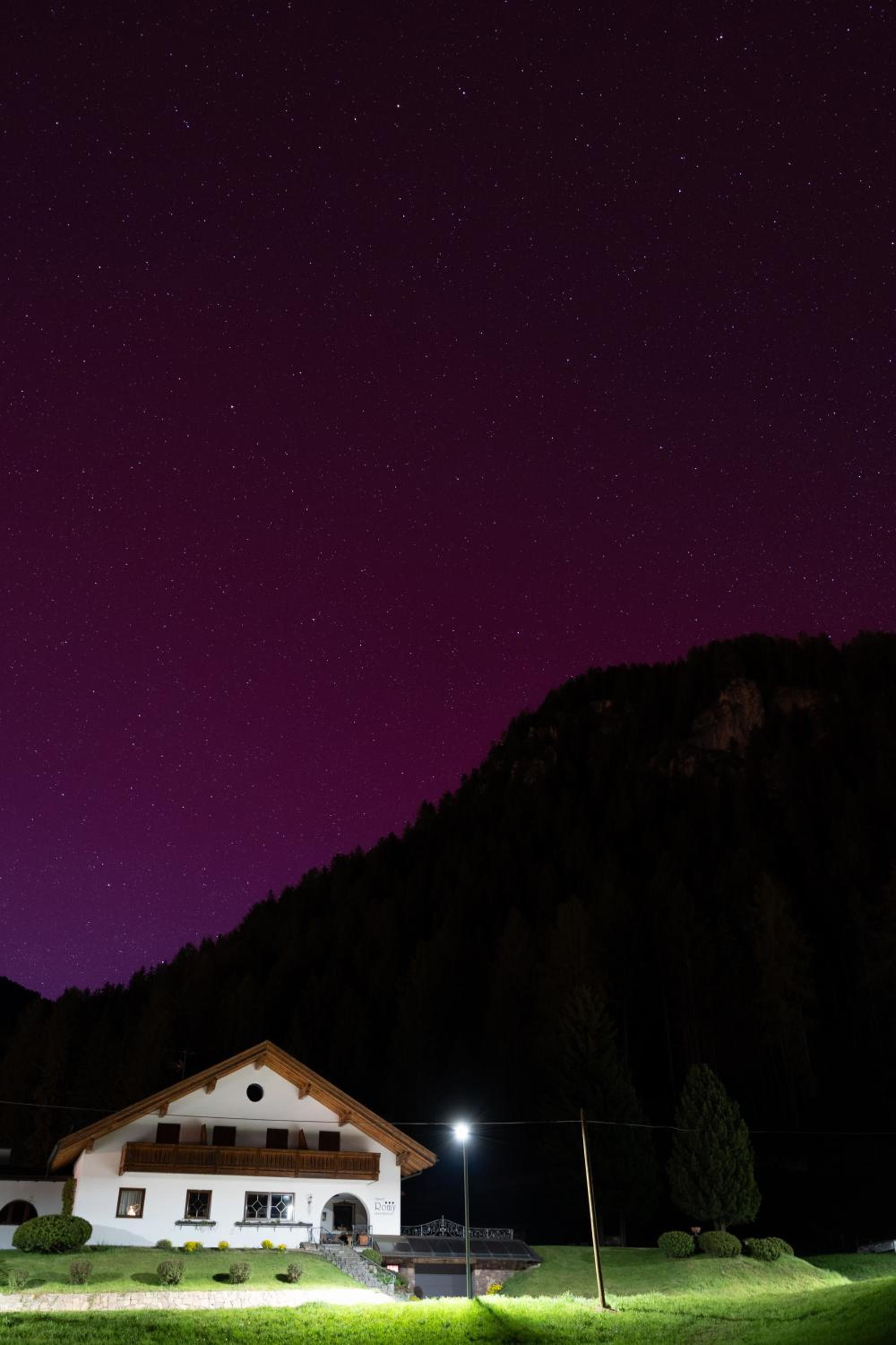 Apartment with Mountain View photo 3