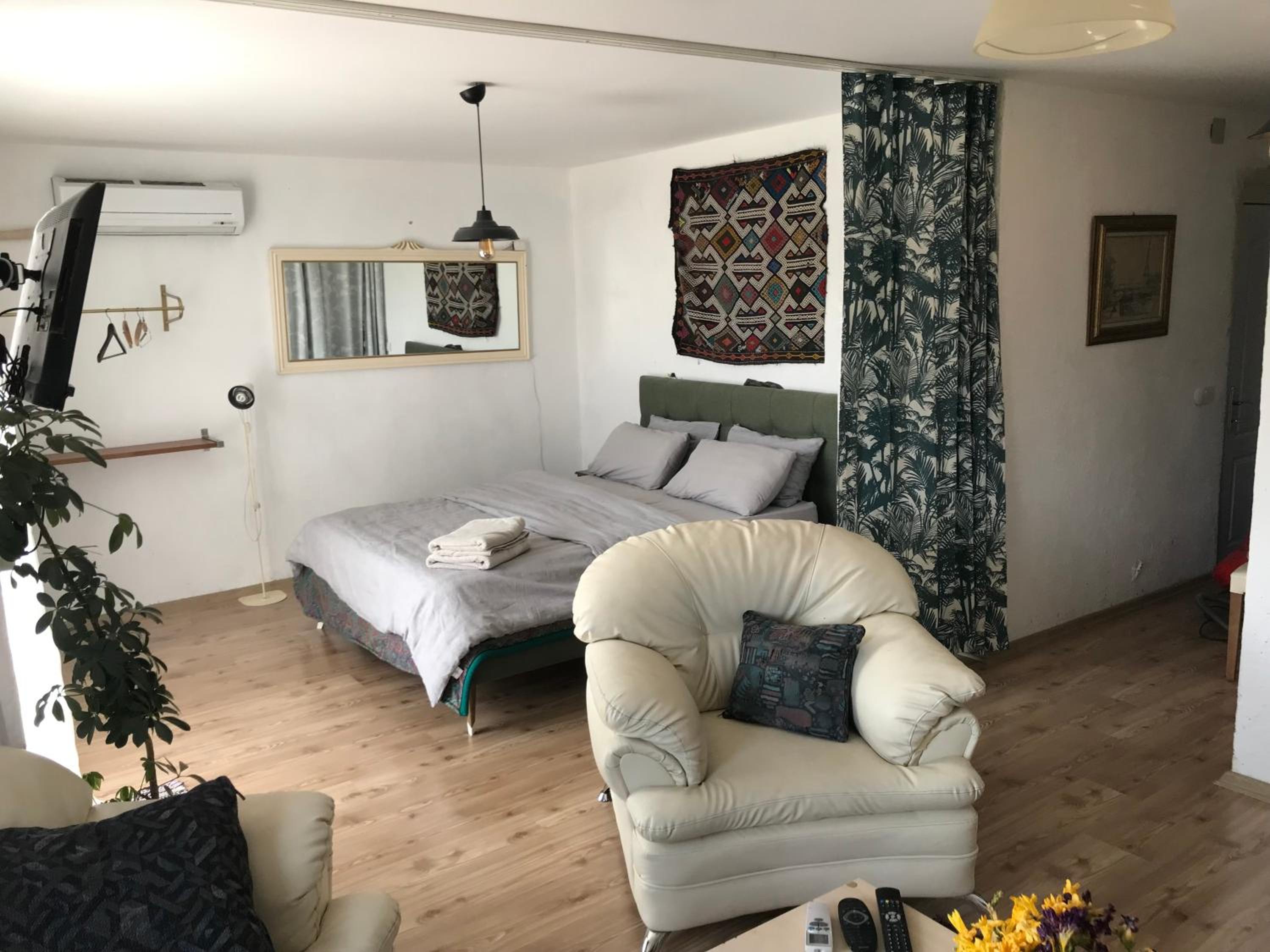 One-Bedroom House photo 1
