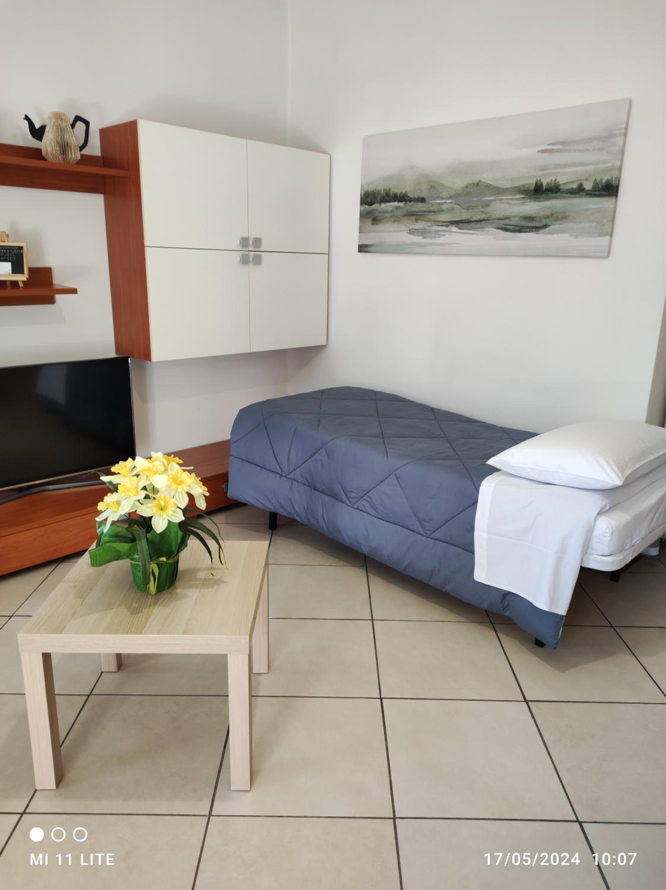 One-Bedroom Apartment - Photo 7