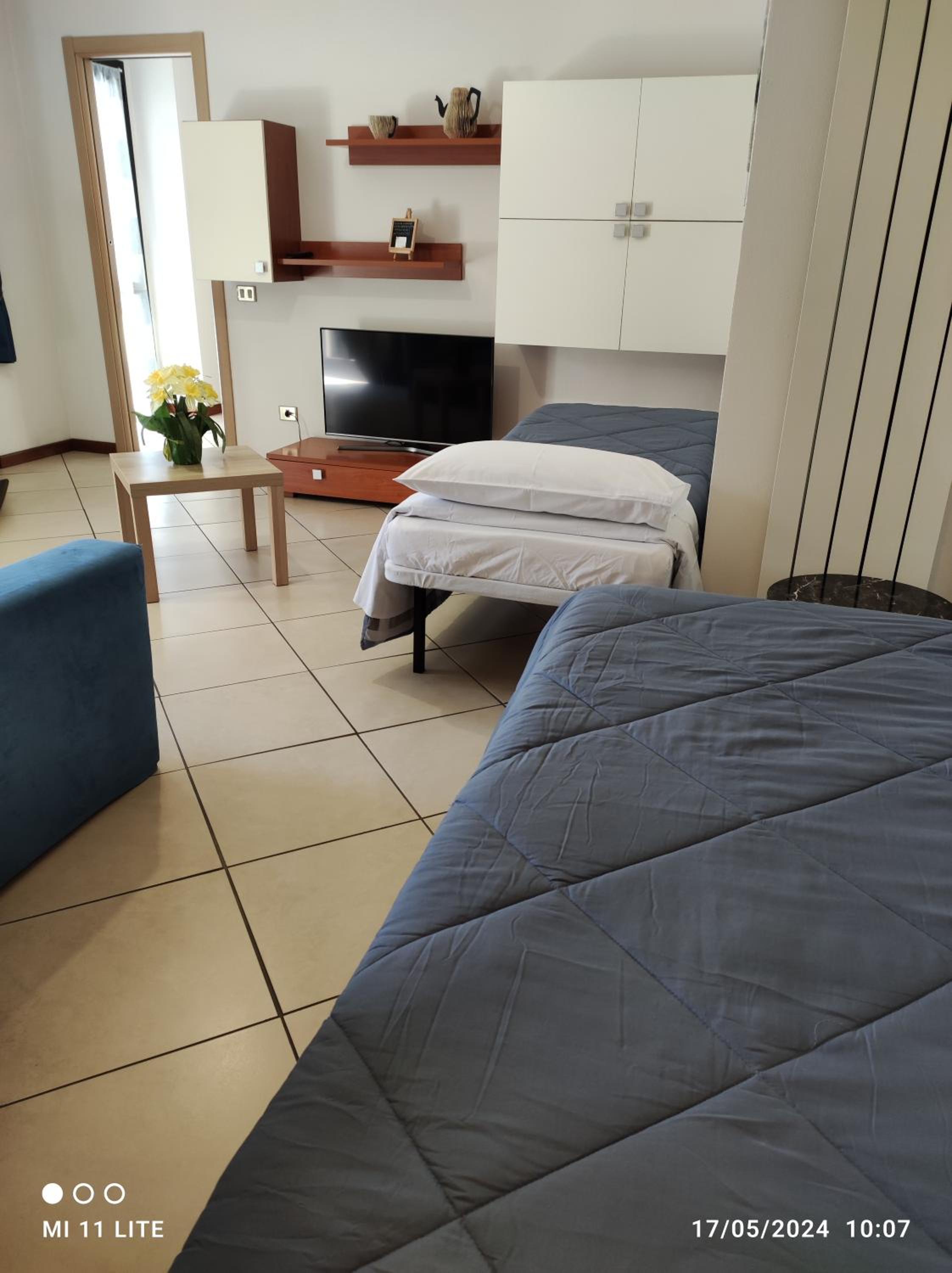 One-Bedroom Apartment - Photo 12