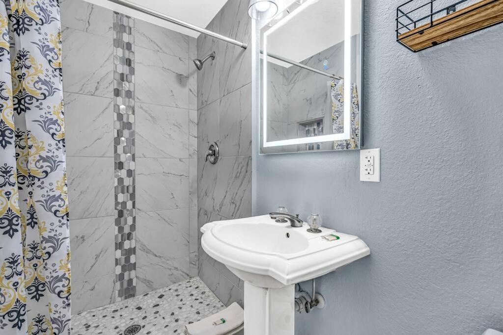 Three-Bedroom House photo 2