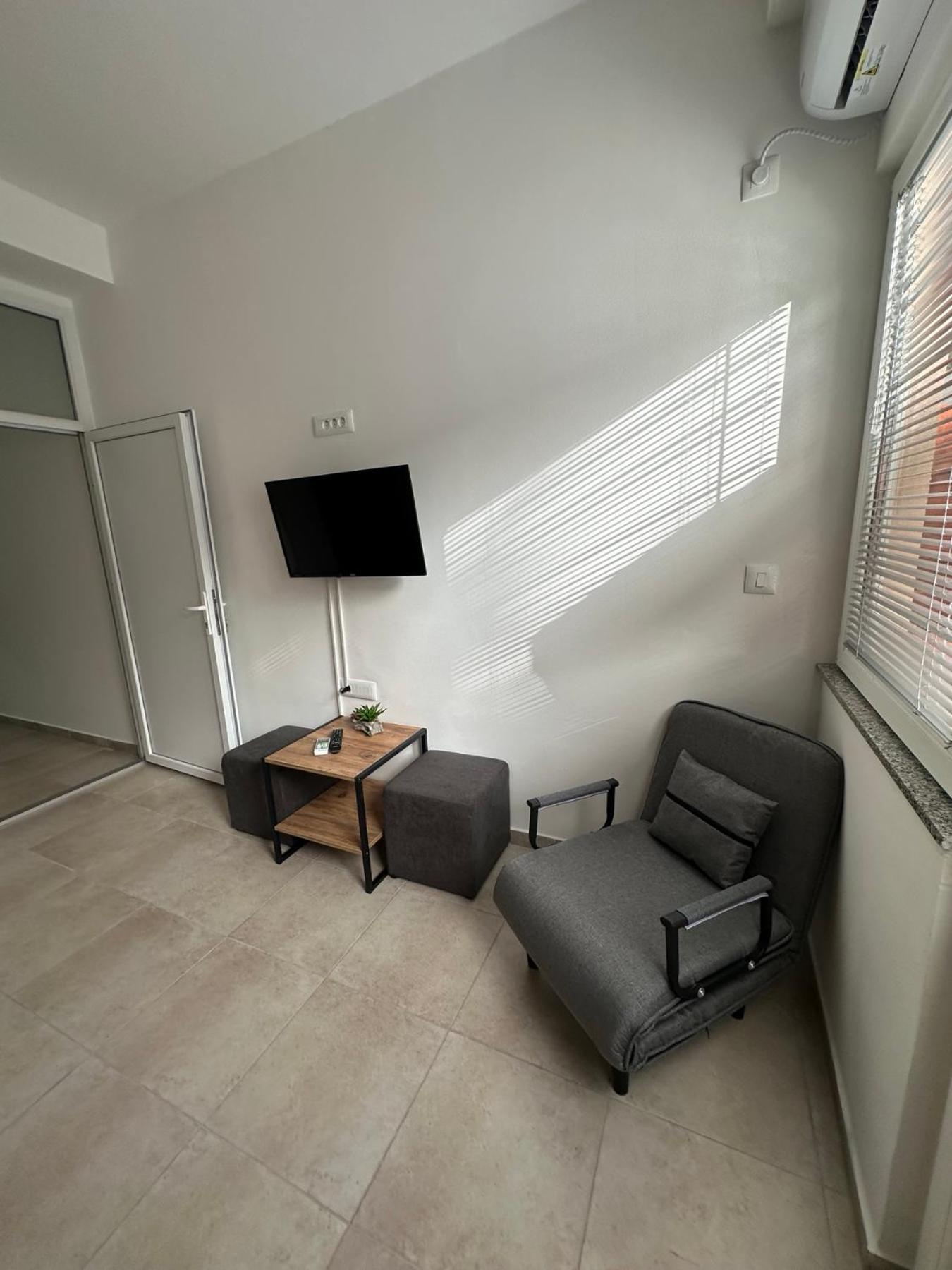 Two-Bedroom Apartment with Balcony and Terrace photo 2