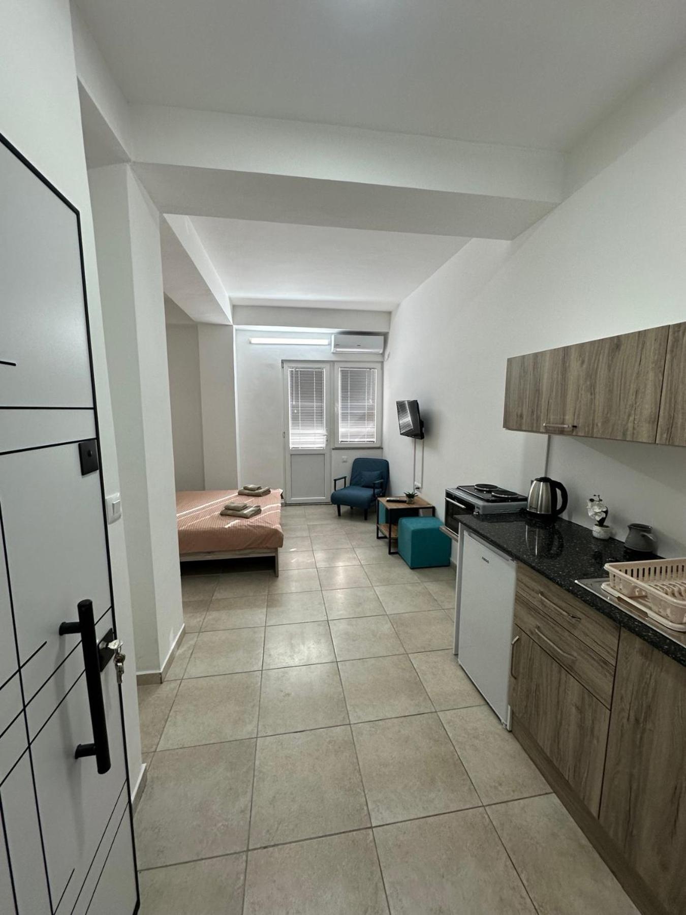 One-Bedroom Apartment with Balcony photo 2