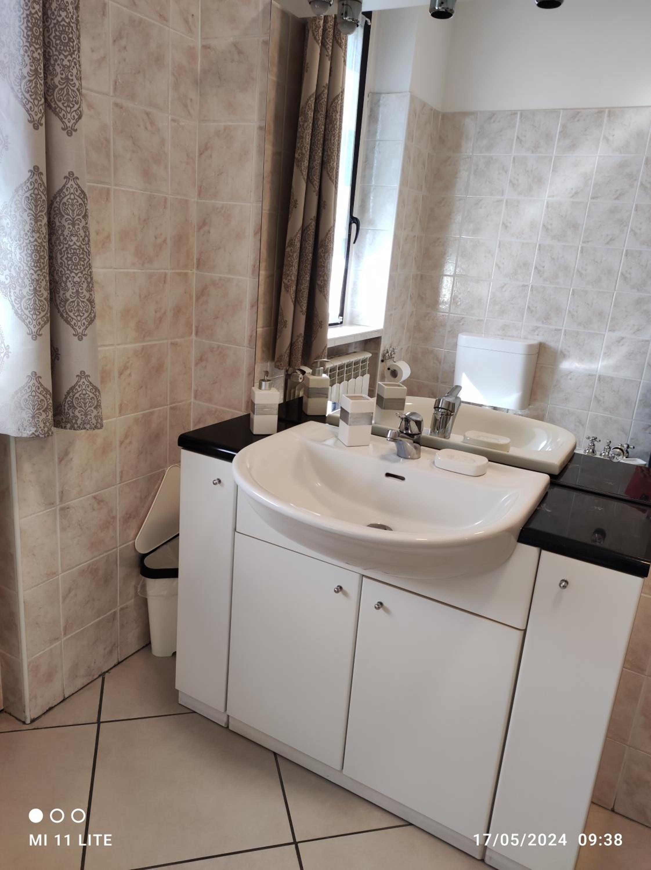 One-Bedroom Apartment - Photo 15