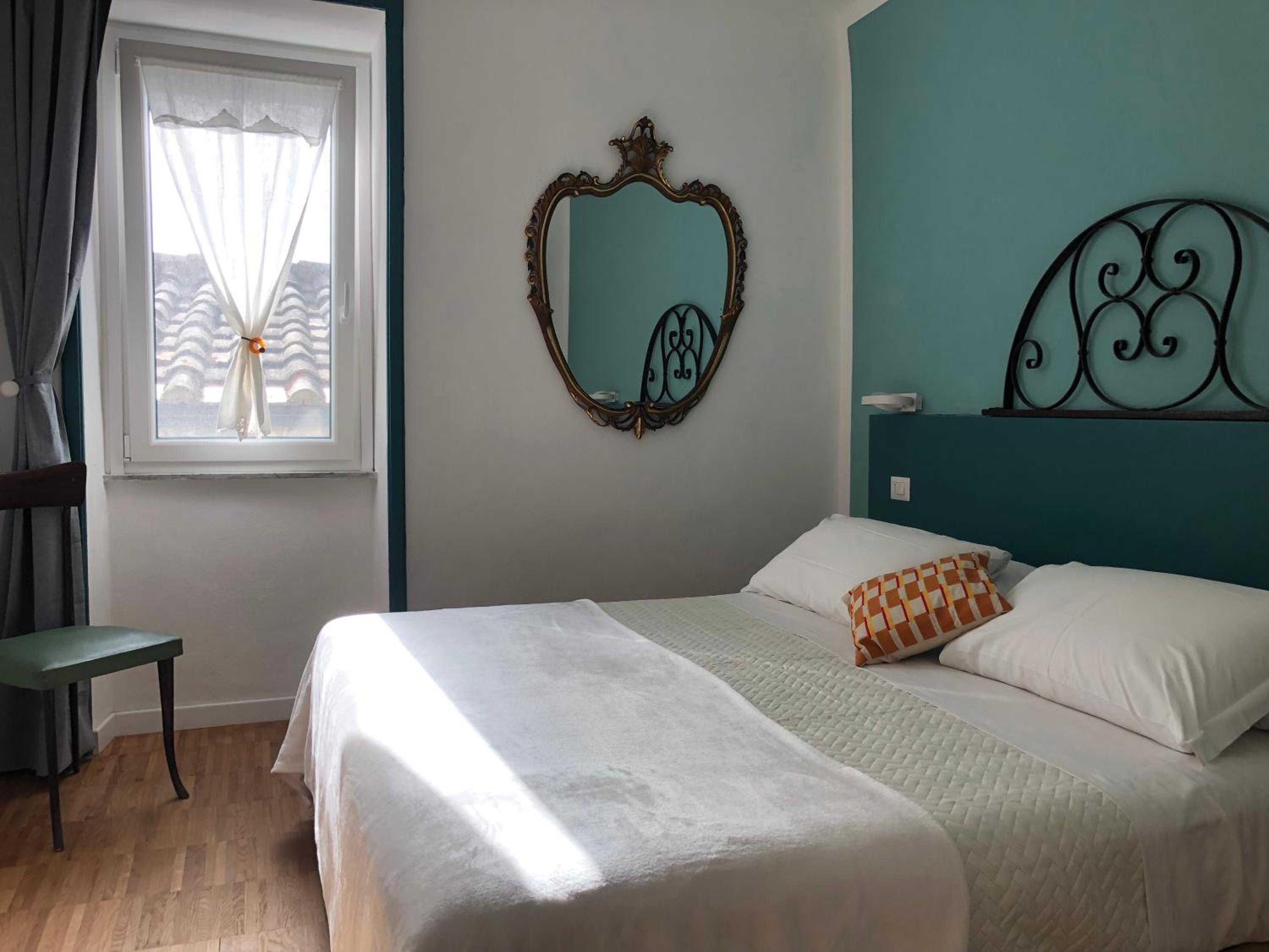 Superior King Room - Photo 10