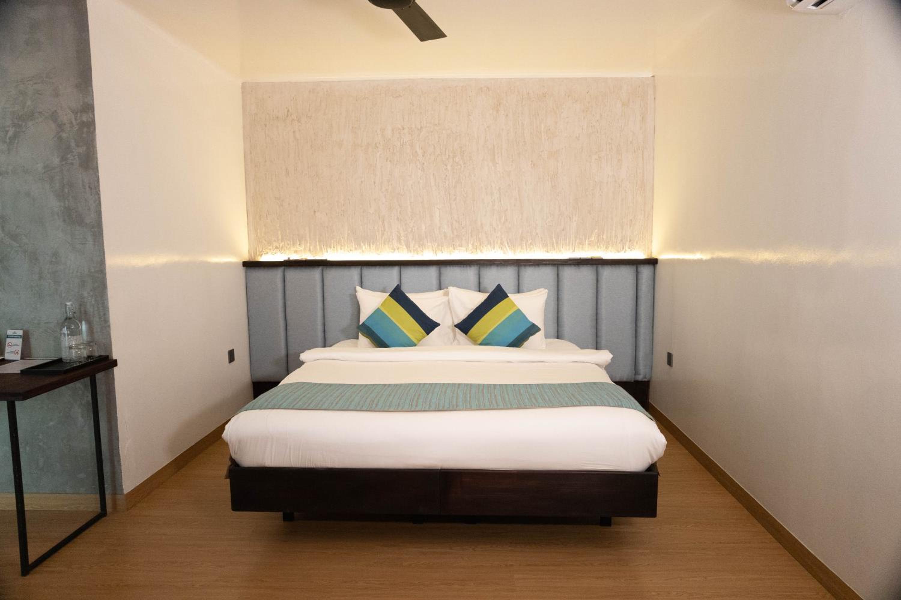 Deluxe Room with Balcony (10% off on Food & Beverage)