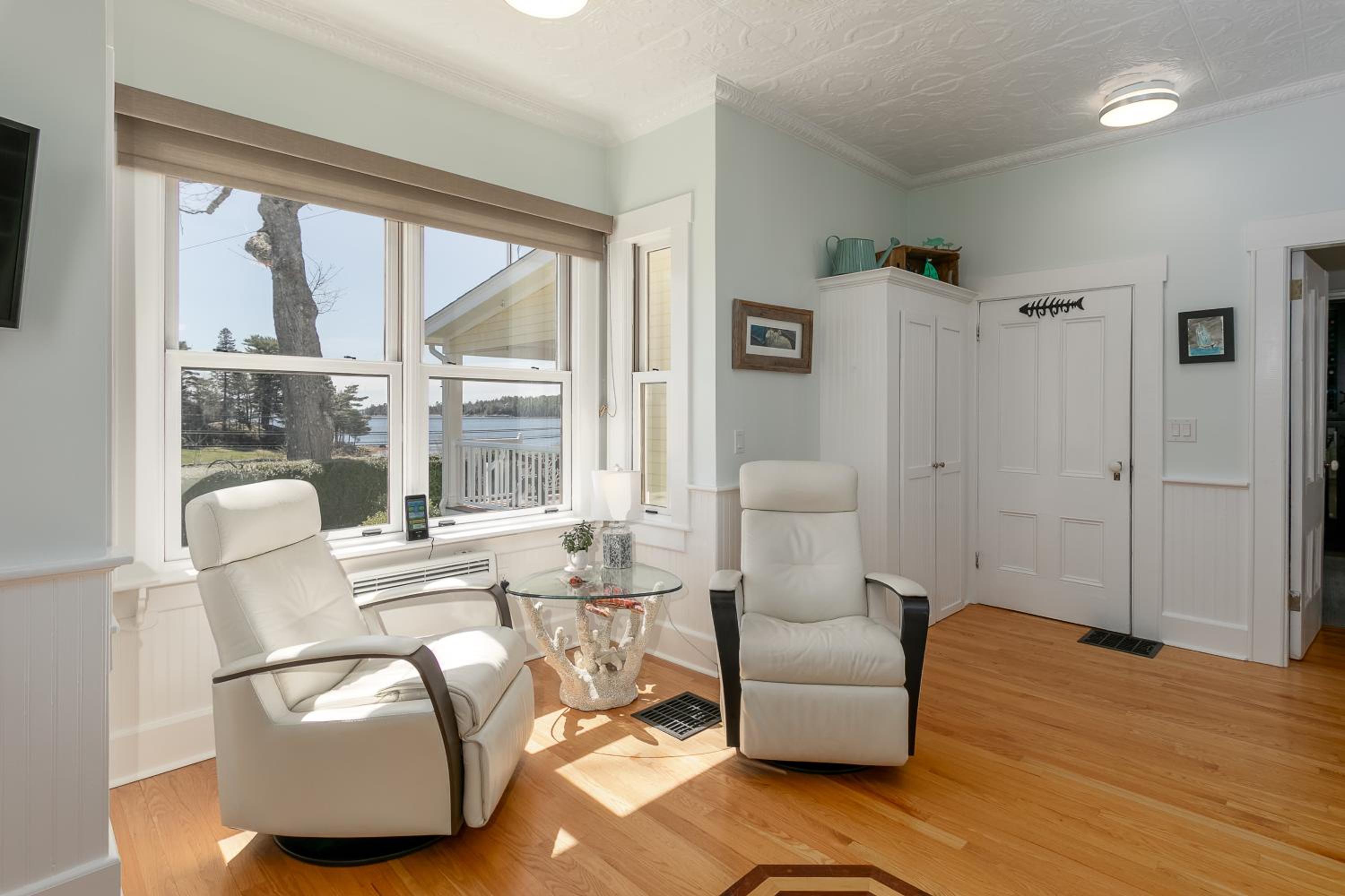 Five-Bedroom House photo 1